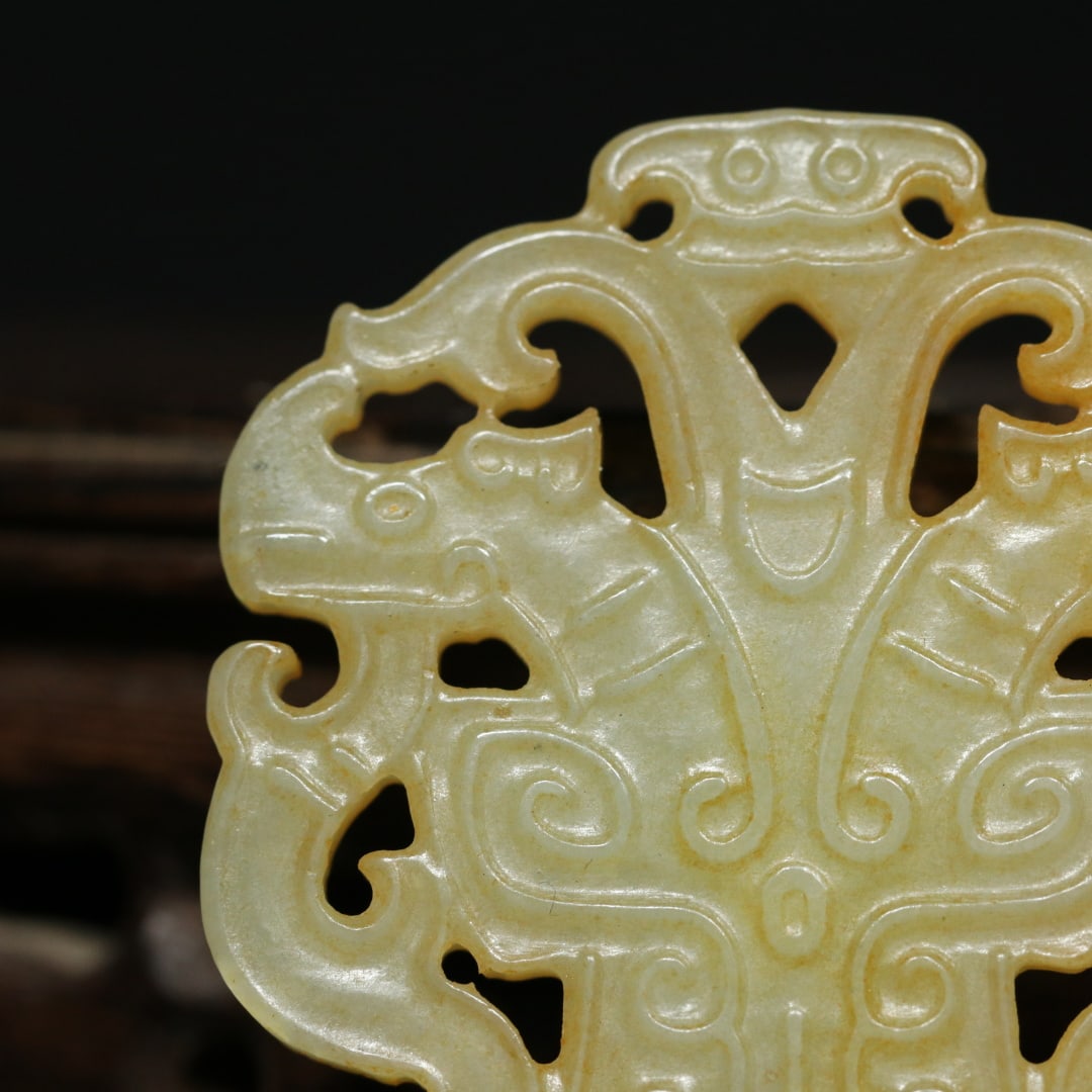 An Exquisite White Jade Dragon Pattern Pendant - 4