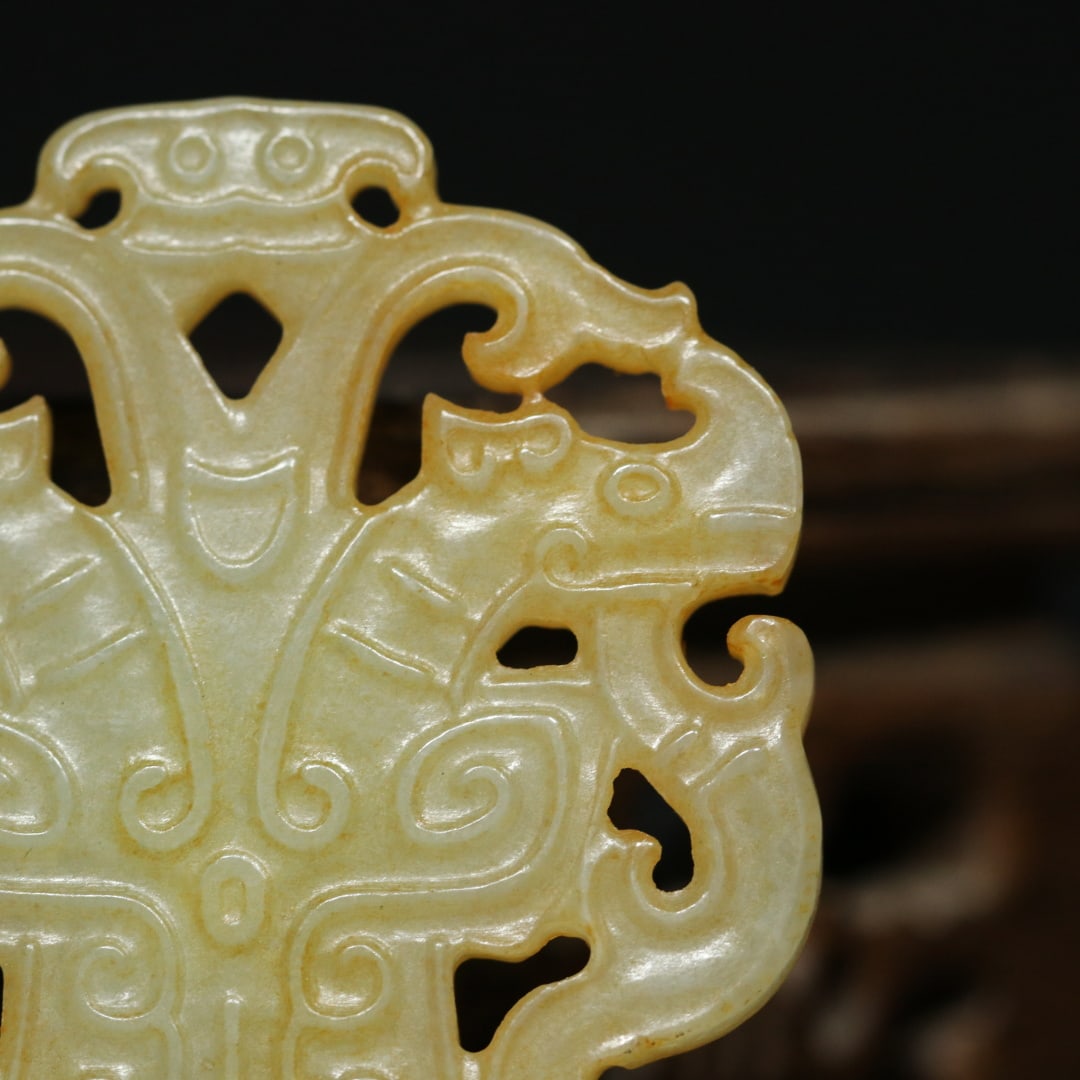 An Exquisite White Jade Dragon Pattern Pendant - 5