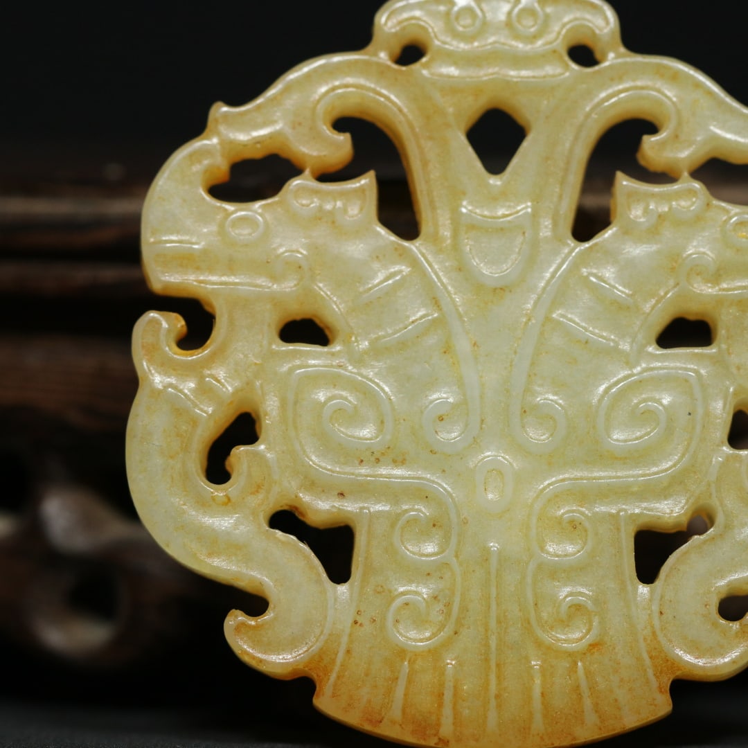 An Exquisite White Jade Dragon Pattern Pendant - 8