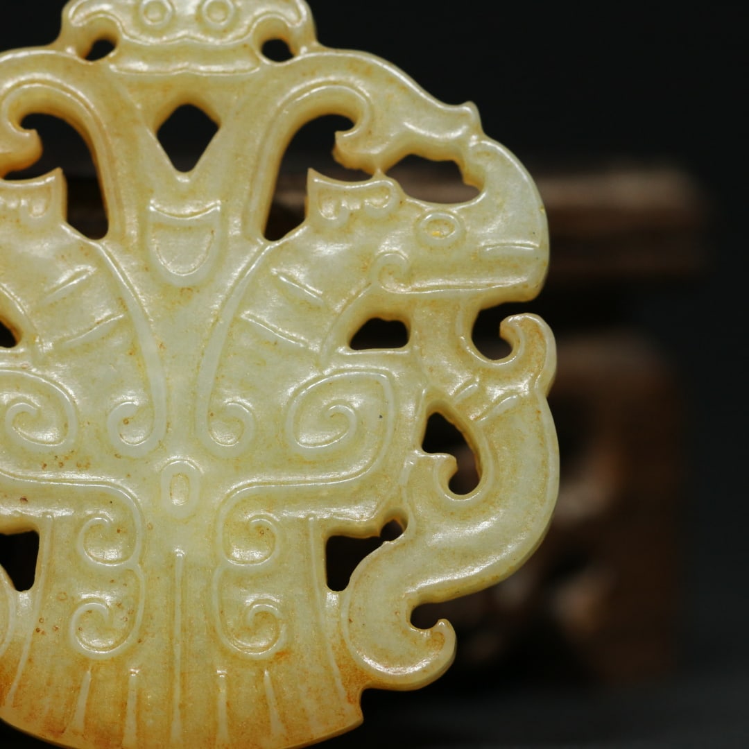 An Exquisite White Jade Dragon Pattern Pendant - 9