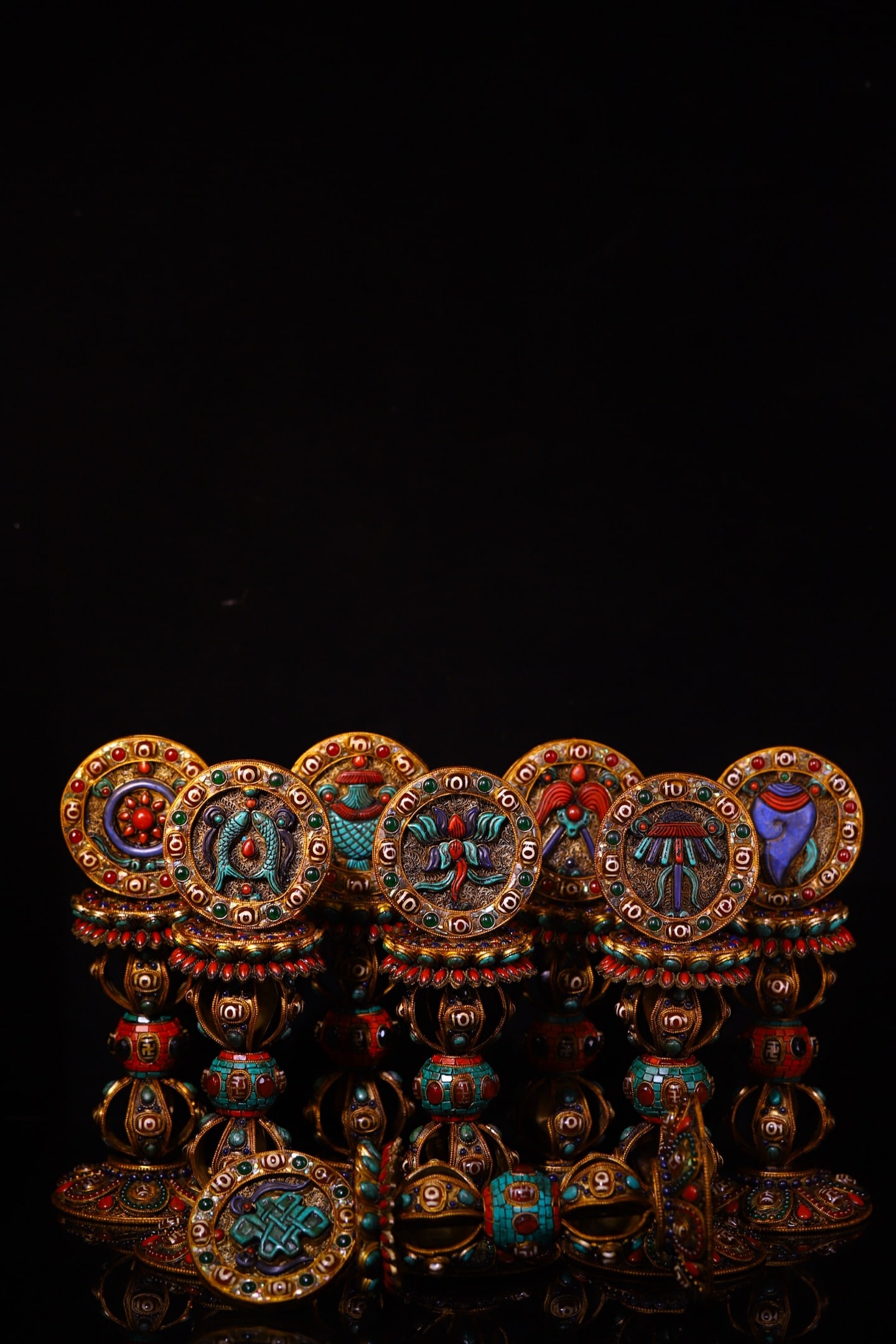 A Set of Fine Silver Inlaid Dzi Bead and Gems Eight Treasures Ornaments: A Set of Fine Silver Inlaid Dzi Bead and Gems Eight Treasures Ornaments,Qing Dynasty,China,Size:11.4inx4.5in,Weight:7500g一套银镶天珠和宝石八