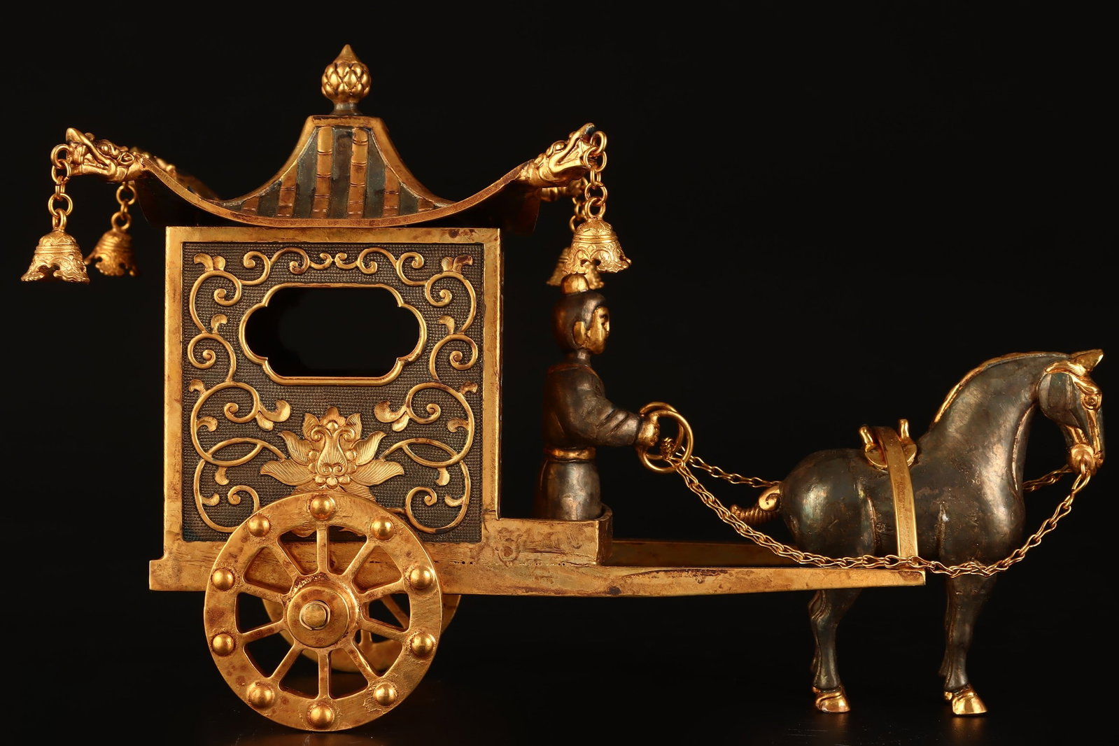 An Exquisite Gilt Bronze Lotus Pattern Horse-Drawn Carriage Ornament (1 of 9)