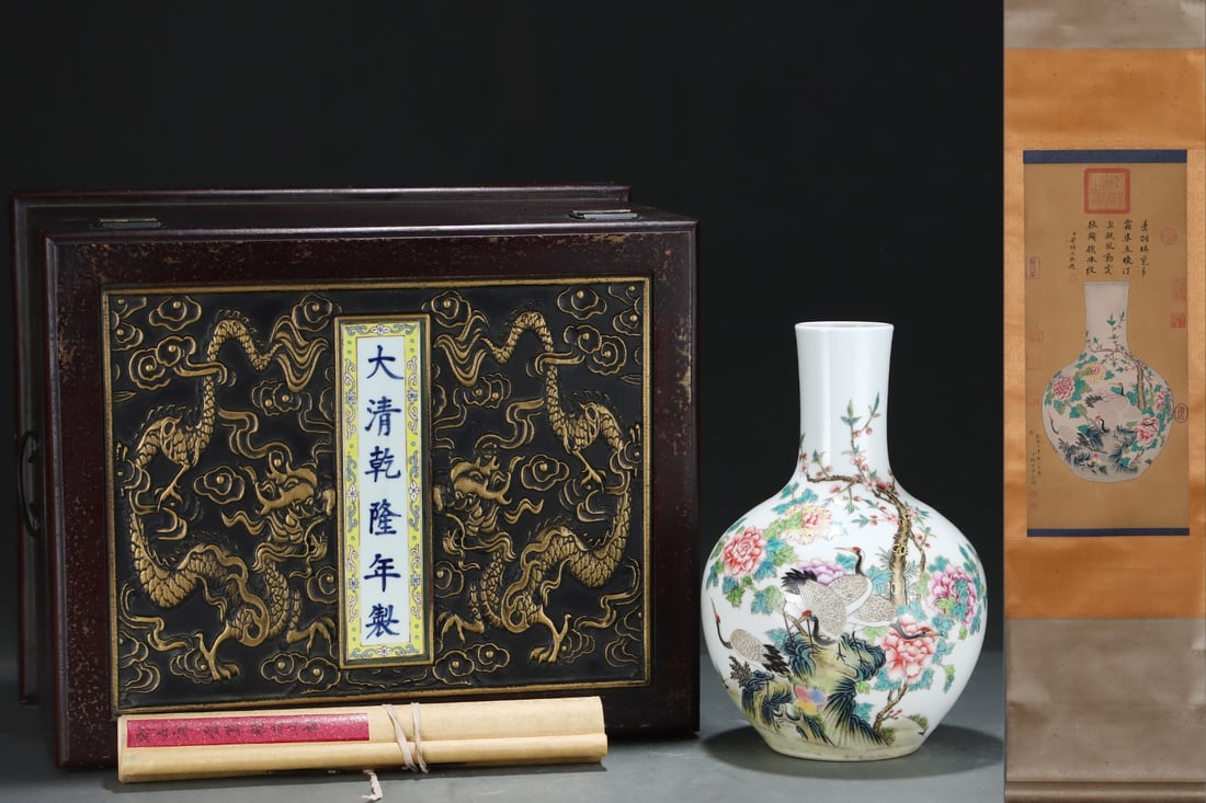A Rare Famille-Rose Flower and Bird Pattern Vase,With Poem,With Vertical Scroll Painting on Silk: A Rare Famille-Rose Flower and Bird Pattern Vase,With Poem,With Vertical Scroll Painting on Silk,Qing Dynasty, China,Qianlong Six-character Mark,Size:12.9inx8.2in,(Without frame)24.4inx10.8in粉&