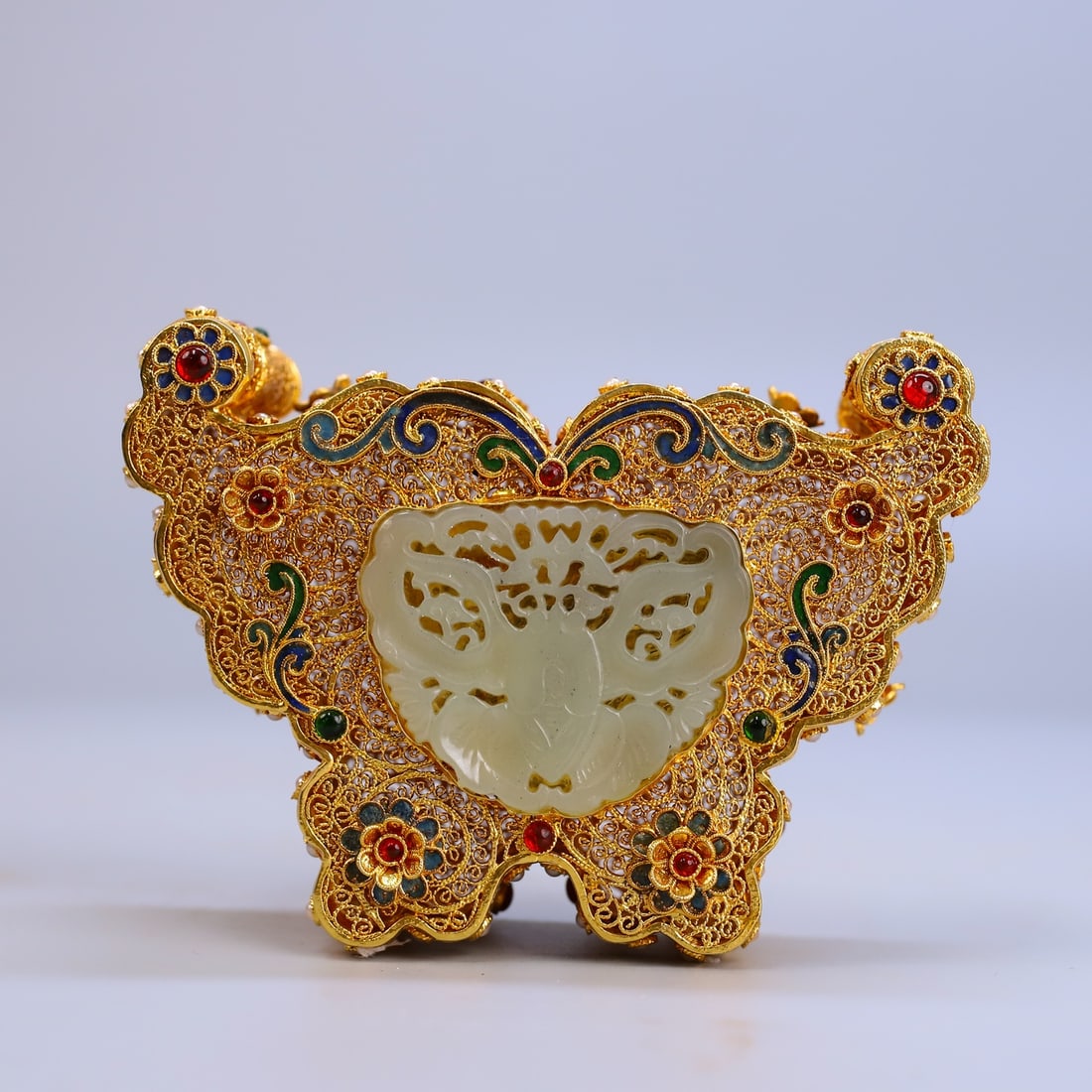 An Exquisite Filigree and Gilding Inlaid White Jade Butterfly Pattern Butterfly-Shaped Box with: An Exquisite Filigree and Gilding Inlaid White Jade Butterfly Pattern Butterfly-Shaped Box with Cover,Inlaid Gems,Qing Dynasty,China,Qianlong Four-character Mark,Size:4.7inx3.1in,Weight:230g花&#