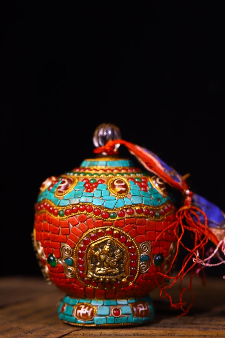An Exquisite Crystal Inlaid Dzi Bead and Gems Jar (1 of 9)