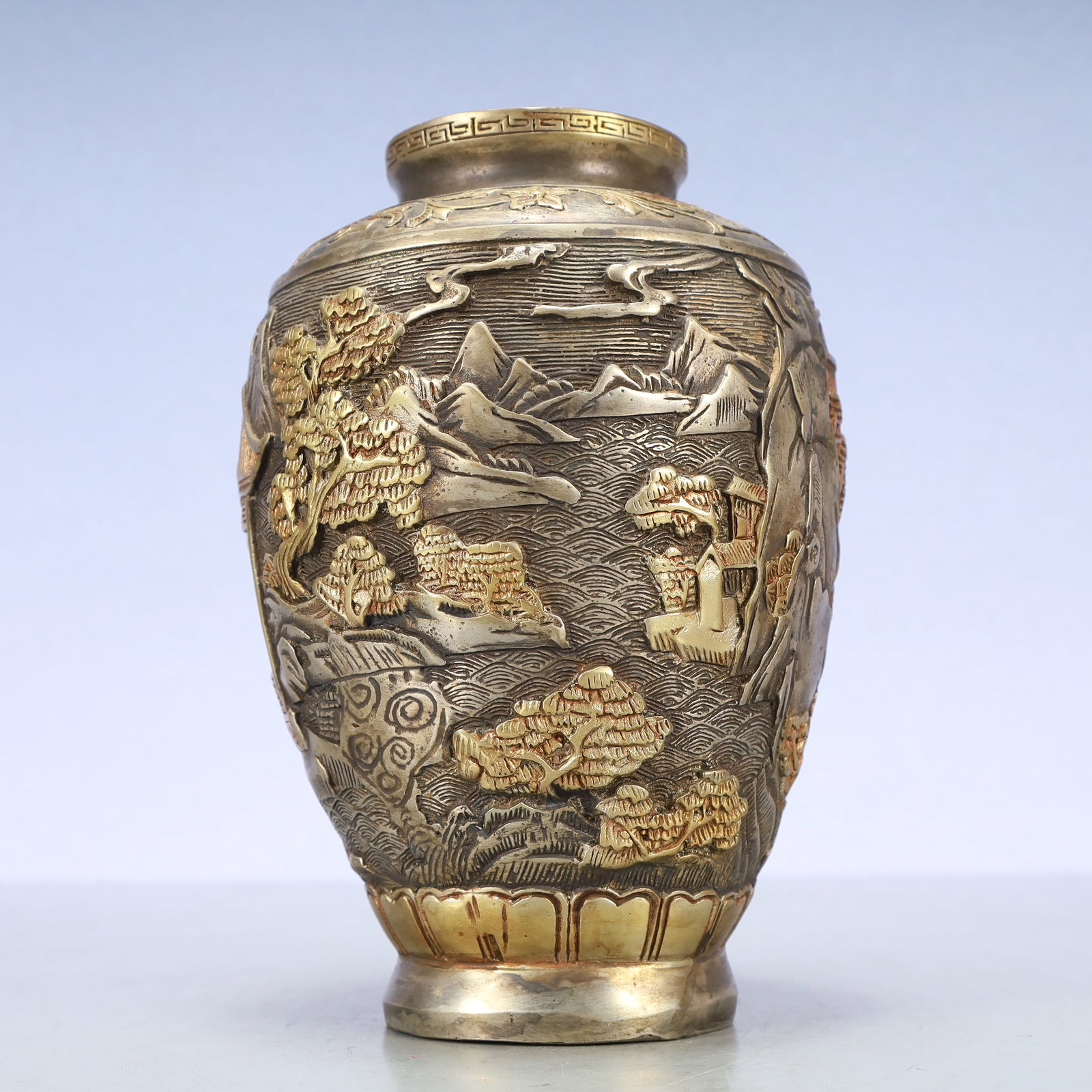 A Exquisite Gilt Silver Lotus Pattern Landscape Pattern Vase - 2