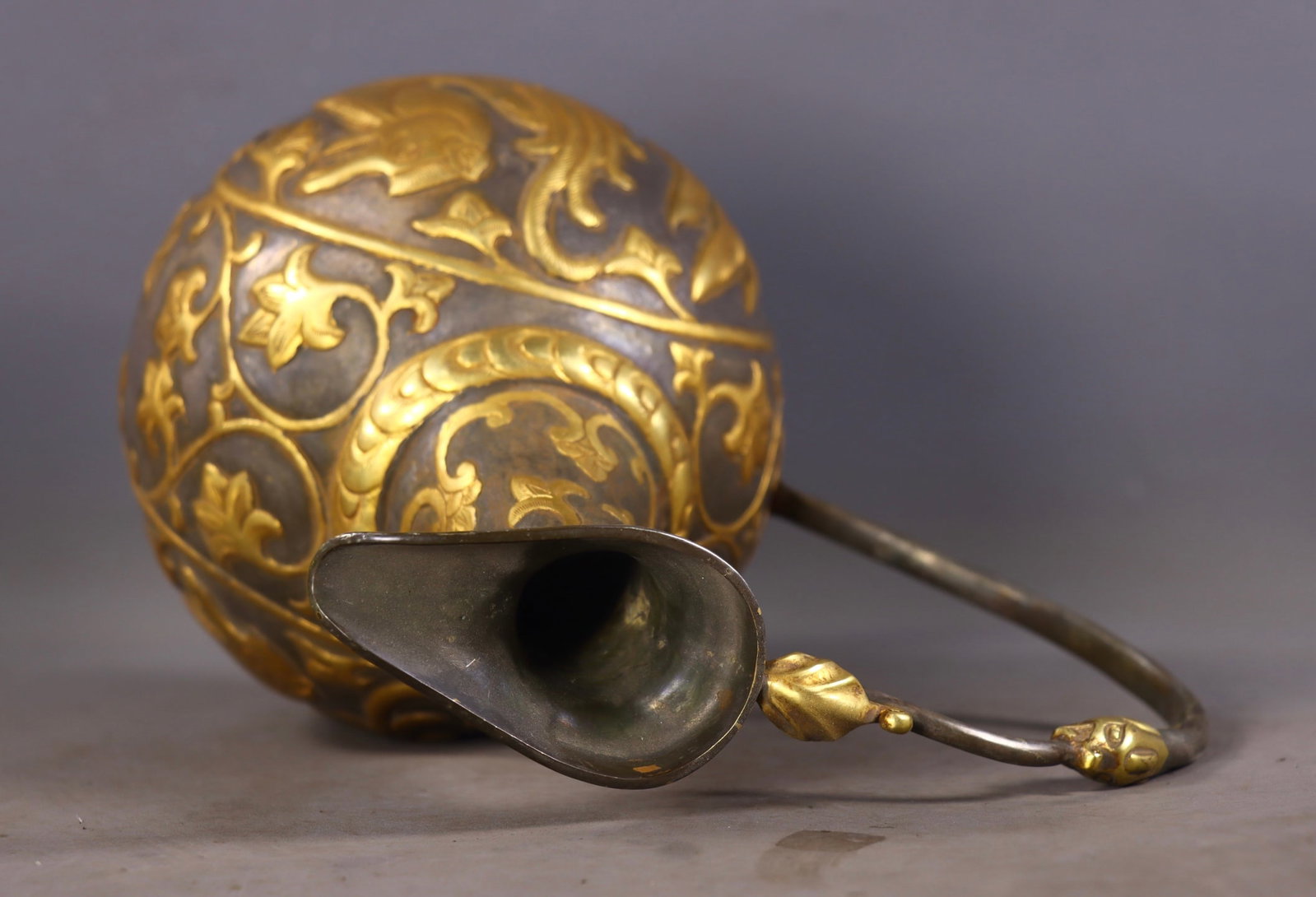 An Exquisite Gilt Bronze Phoenix Pattern Ewer - 8
