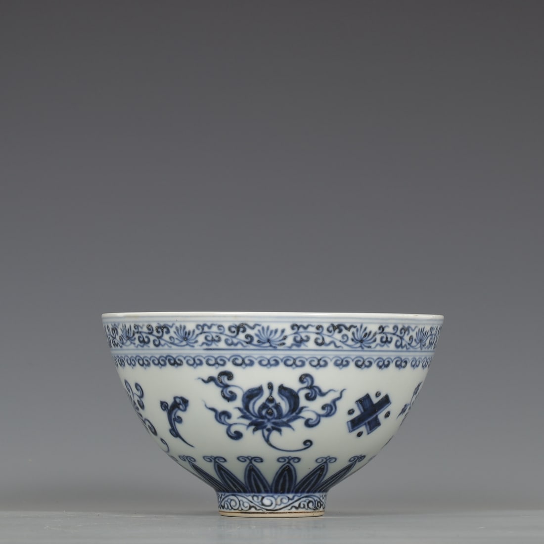 An Exquisite Blue and White Flower Pattern Bowl (1 of 8)