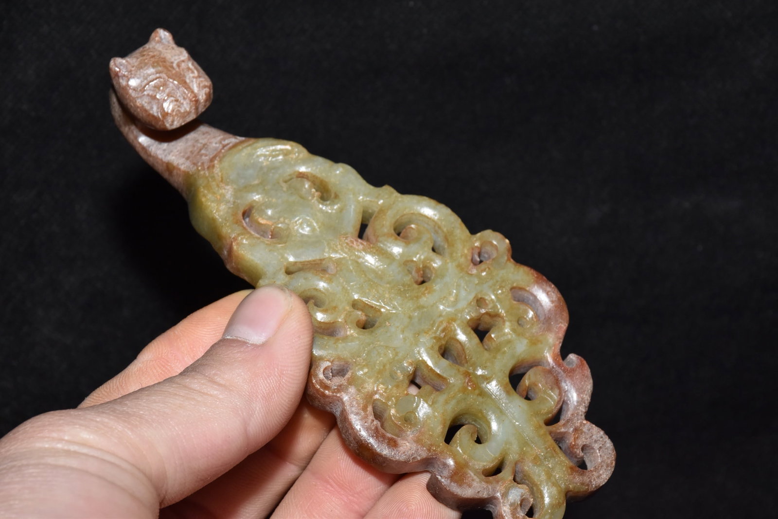 An Exquisite White Jade Dragon Pattern Beast-head Hook - 3