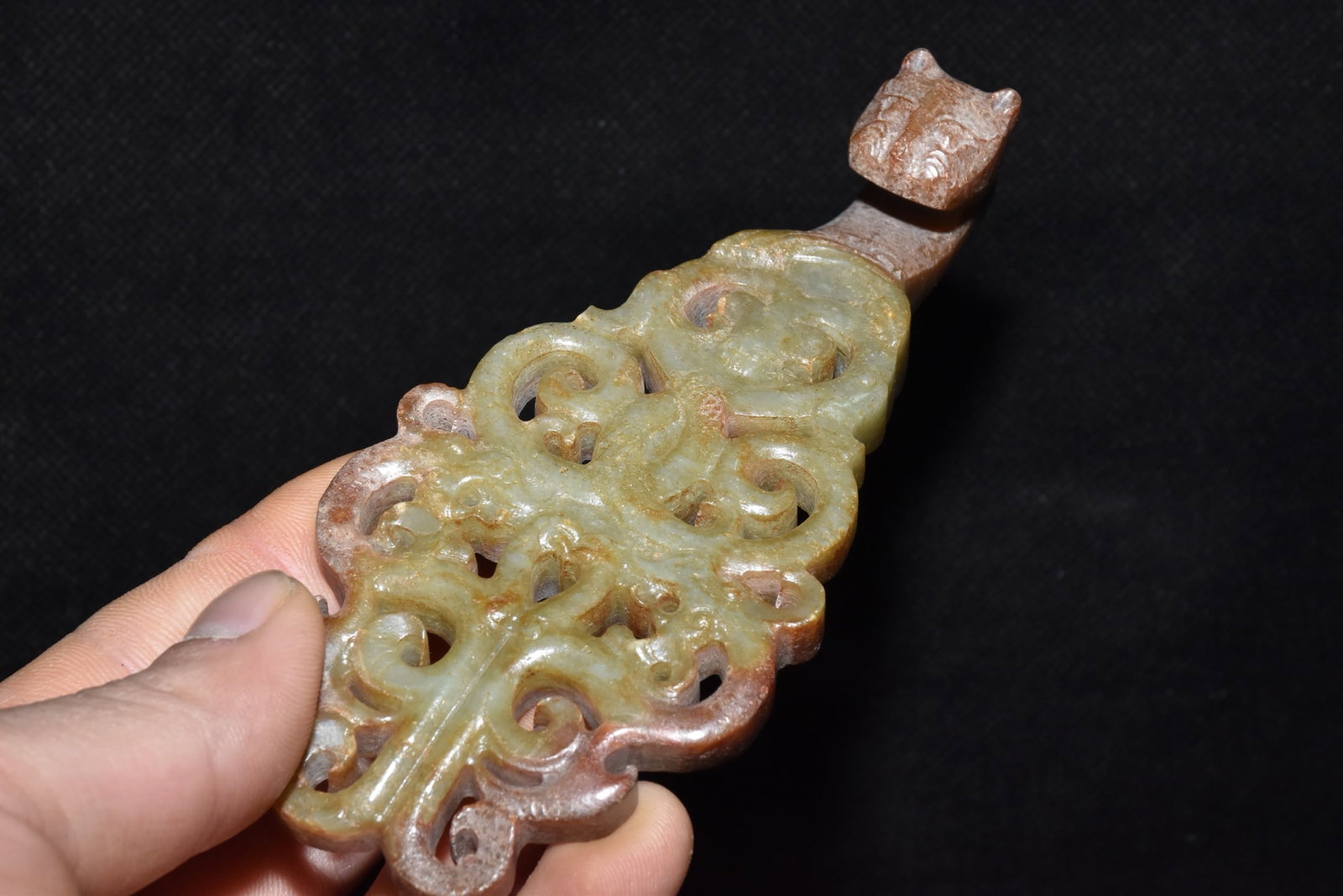 An Exquisite White Jade Dragon Pattern Beast-head Hook - 4