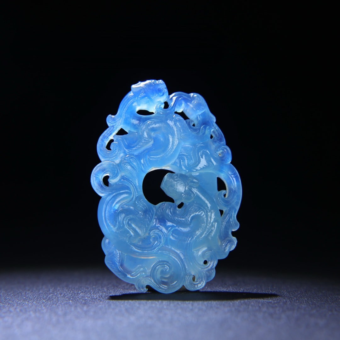 An Exquisite Aquamarine Chi-Dragon Pattern Pendant (1 of 9)