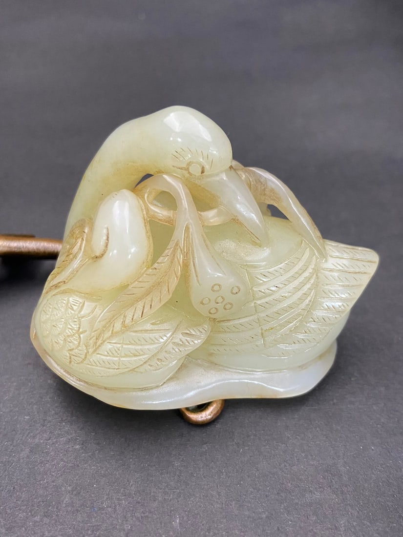An Exquisite White Jade Goose Hand Piece: An Exquisite White Jade Goose Hand Piece,Qing Dynasty,China,Size:2.5inx1.4inx2in,Weight:132g白玉鹅手把件,中国清代,Size:6.36cmx3.68cmx5.08cm,