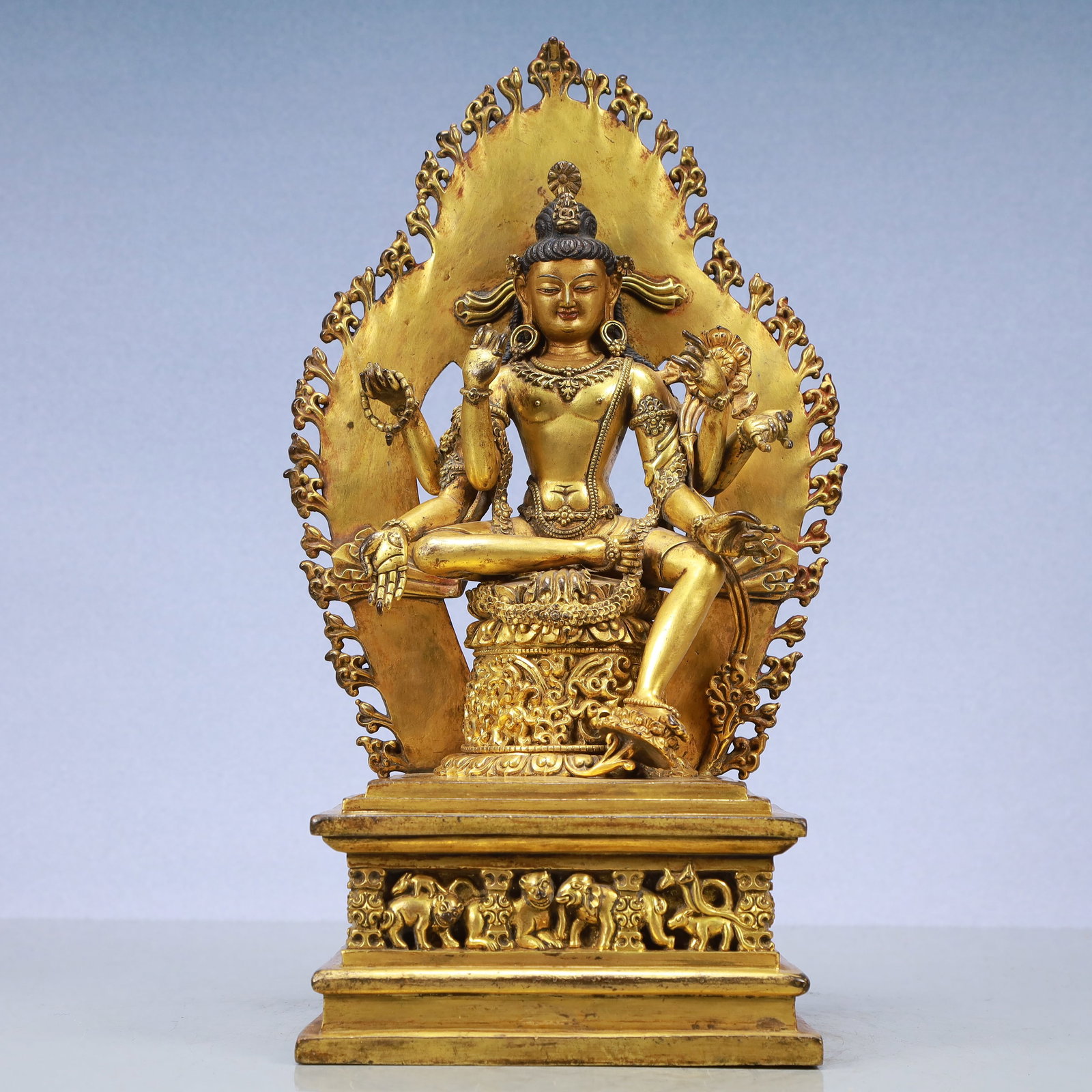 A Exquisite Gilt Bronze Six-arms Buddha statue: A Exquisite Gilt Bronze Six-arms Buddha statue Ming Dynasty, China Size:7.7inx5.3inx13.4in Weight:5900g铜鎏金六臂佛像 中国明代 Size:19