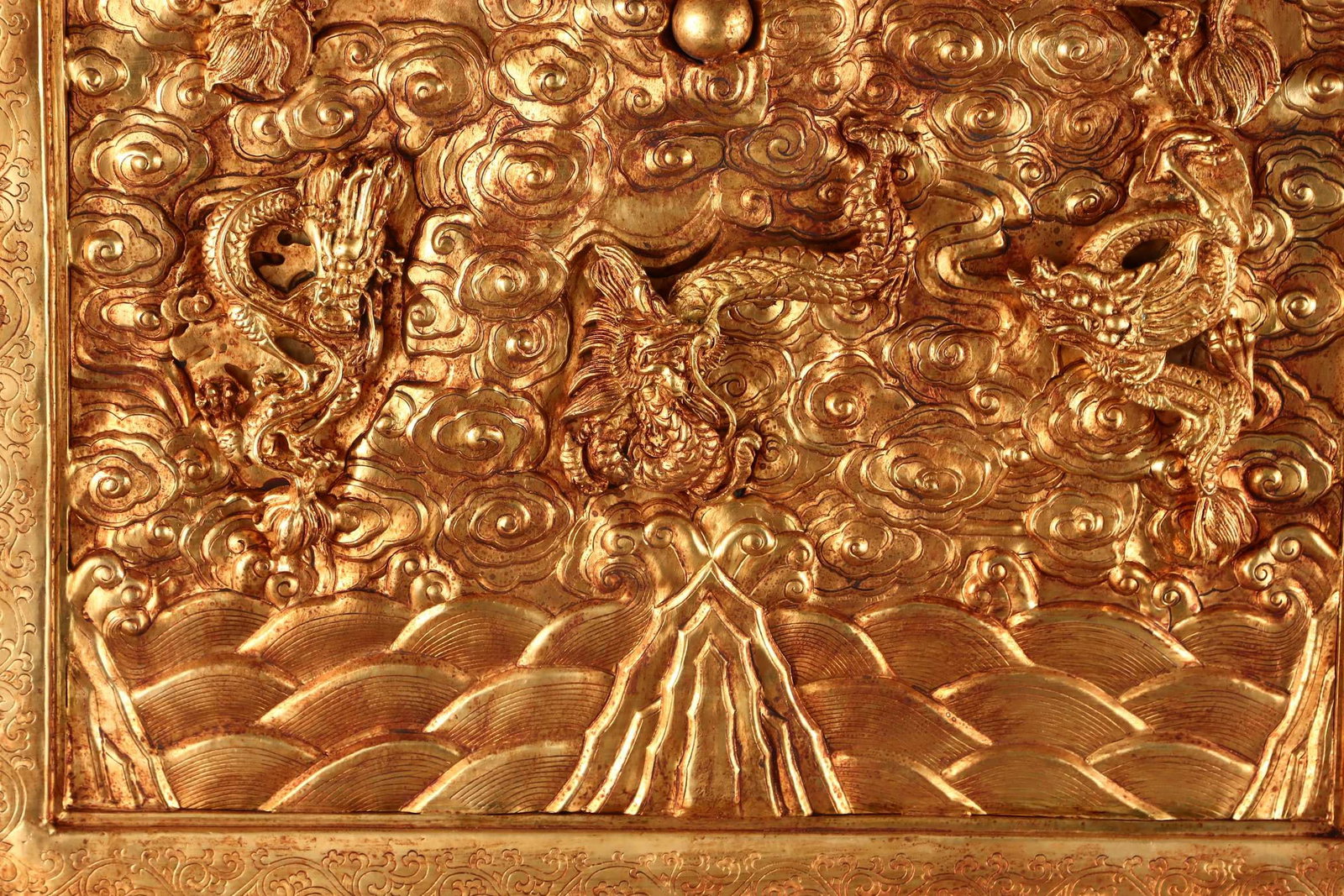 A Huge Gilt Bronze Auspicious Cloud and Dragon Pattern Table Screen - 7