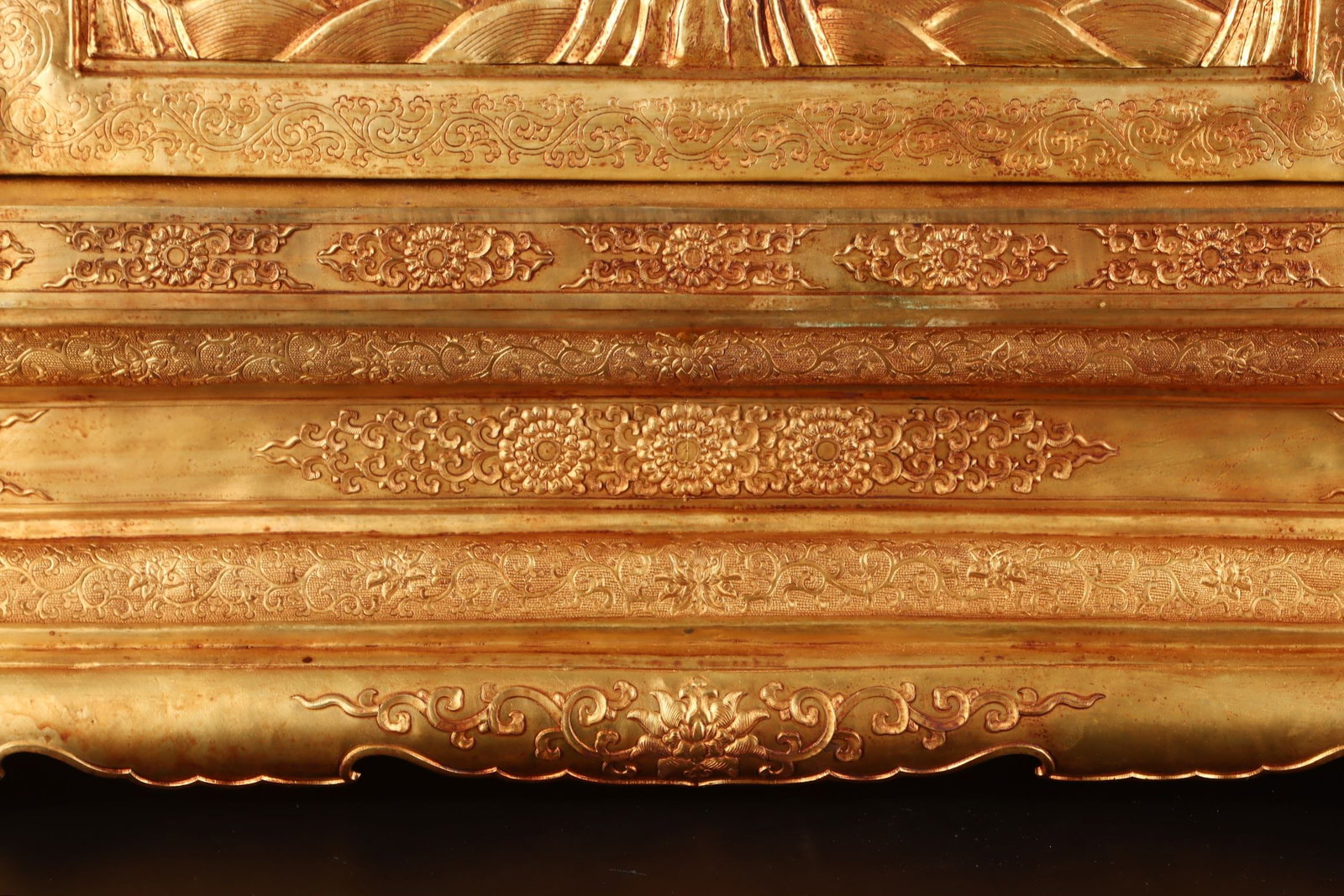 A Huge Gilt Bronze Auspicious Cloud and Dragon Pattern Table Screen - 8