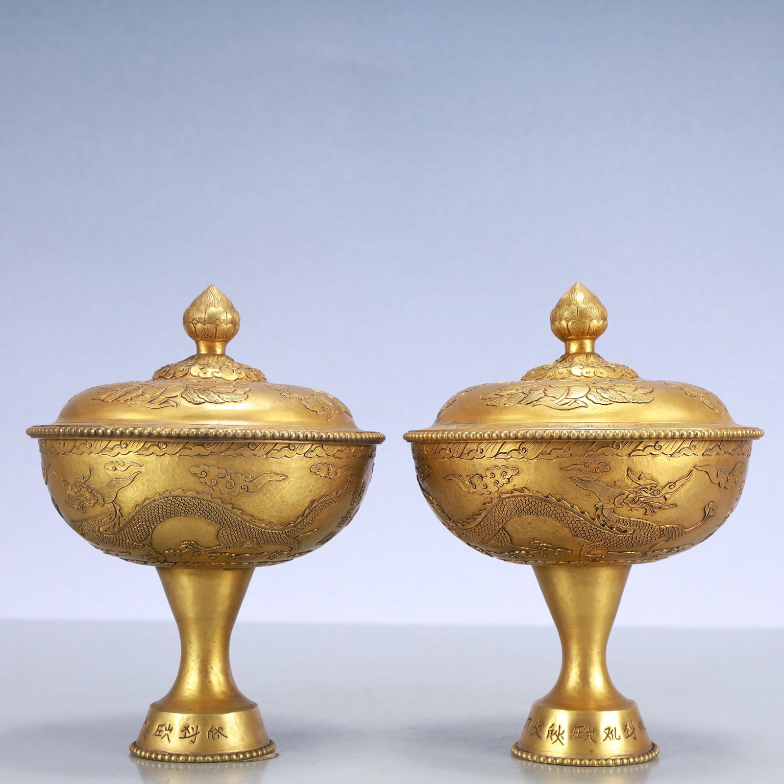 A Exquisite A pair of Gilt Bronze Flower and Fruit Pattern Dragon Pattern Cup: A Exquisite A pair of Gilt Bronze Flower and Fruit Pattern Dragon Pattern Cup Qing Dynasty, China Size:5.9inx8.1in Weight:1450g一对铜鎏金花果纹龙&