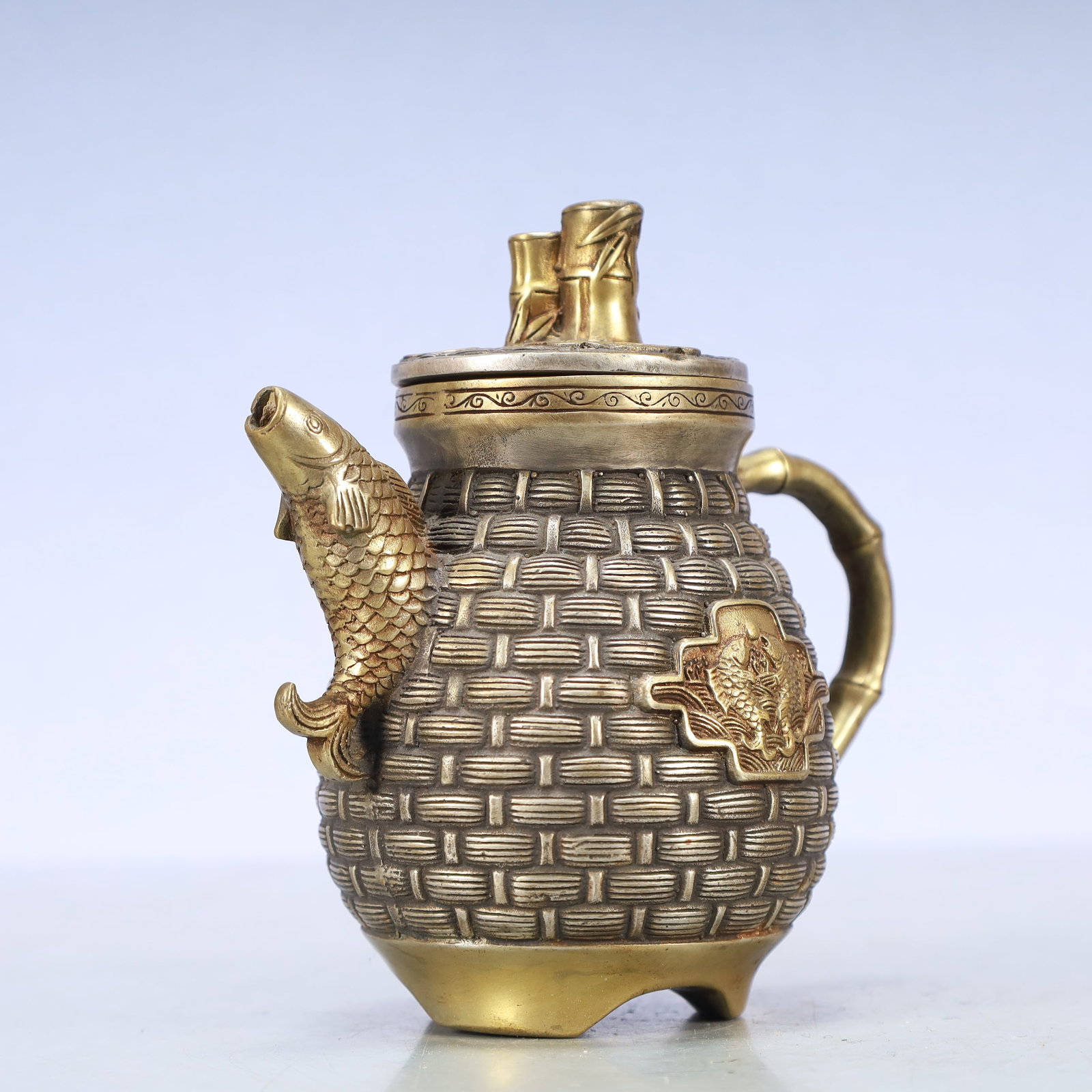 A Exquisite Gilt Silver Seawater Pattern Fish Pattern Ewer - 4