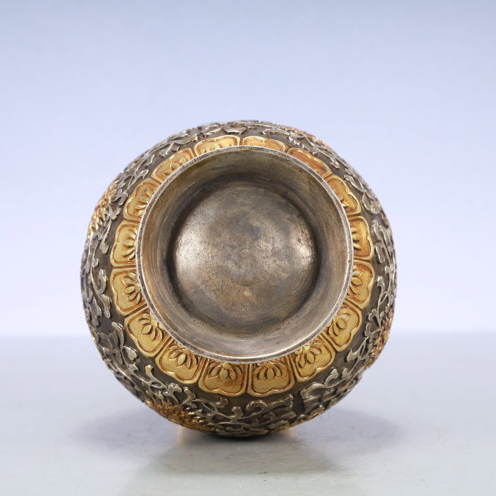 A Exquisite Gilt Silver Lotus Pattern Vase - 8