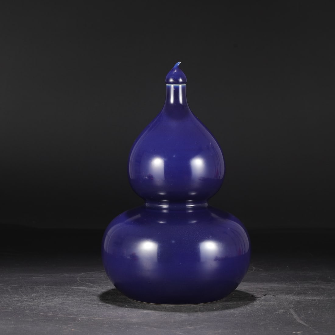 A Rare Ji Blue Glazed Gourd-Shaped Vase: A Rare Ji Blue Glazed Gourd-Shaped Vase,Qing Dynasty, China,Yongzheng Six-character Mark,Size:15inx1.1inx8.7in霁蓝釉葫芦瓶,中国清代,雍