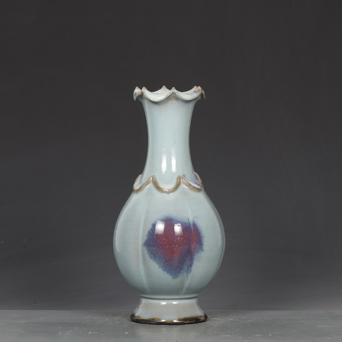 An Exquisite Jun yao Sky Blue Glazed Vase: An Exquisite Jun yao Sky Blue Glazed Vase,Song Dynasty,China,Size:10.2inx3.1inx5.1in钧窑天蓝釉瓶,中国宋代,Size:25.8cmx8cmx13cm