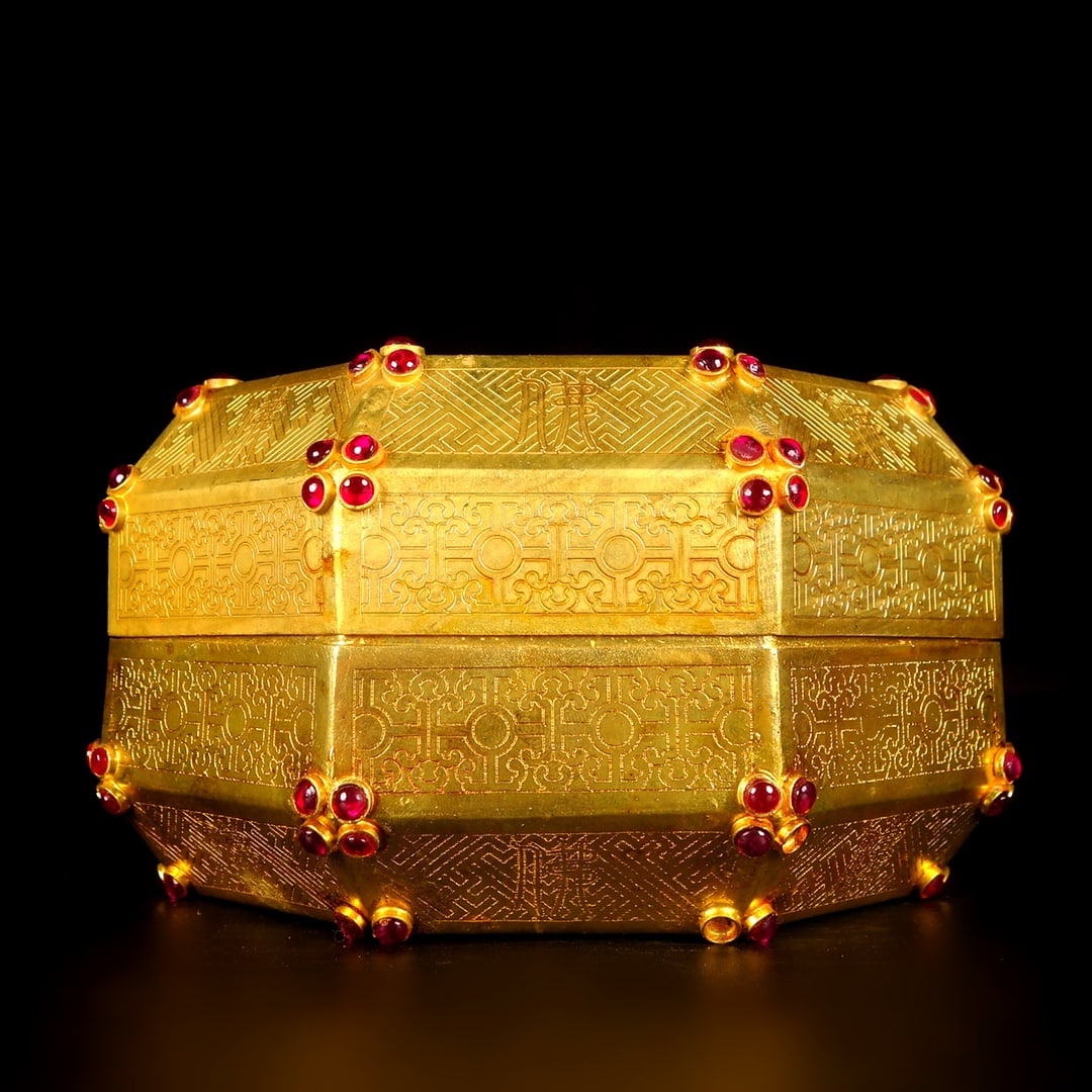 An Exquisite Gilt Bronze Inlaid Gems Flower Pattern Box with Cover (1 of 9)