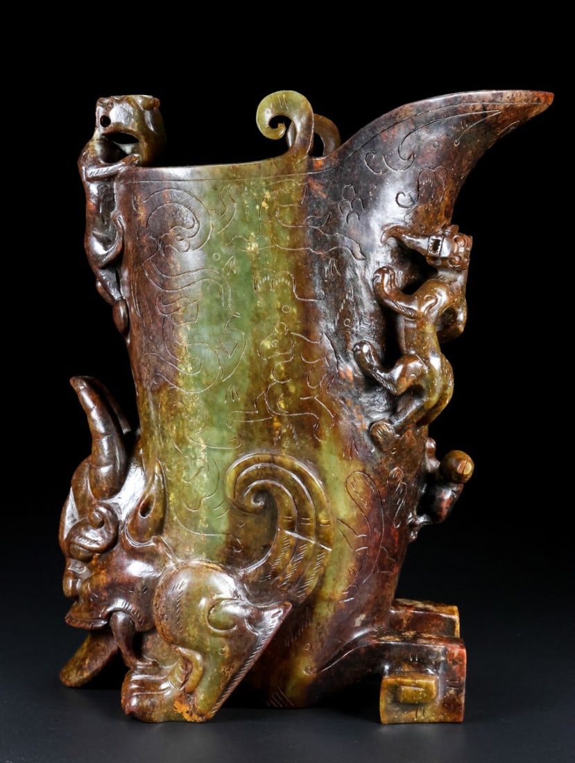 An Exquisite White Jade Auspicious Beast Pattern Beast-Shaped Cup: An Exquisite White Jade Auspicious Beast Pattern Beast-Shaped Cup,Qing Dynasty,China,Size:6inx8.5inx4in,Weight:2300g白玉瑞兽纹兽形杯,中国