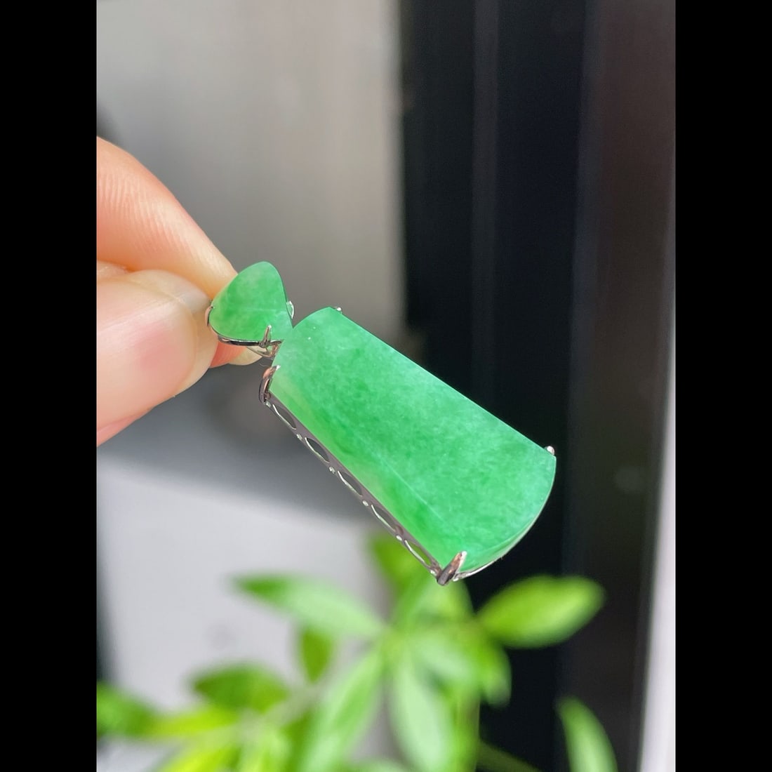 An Exquisite Jadeite Pendant - 4