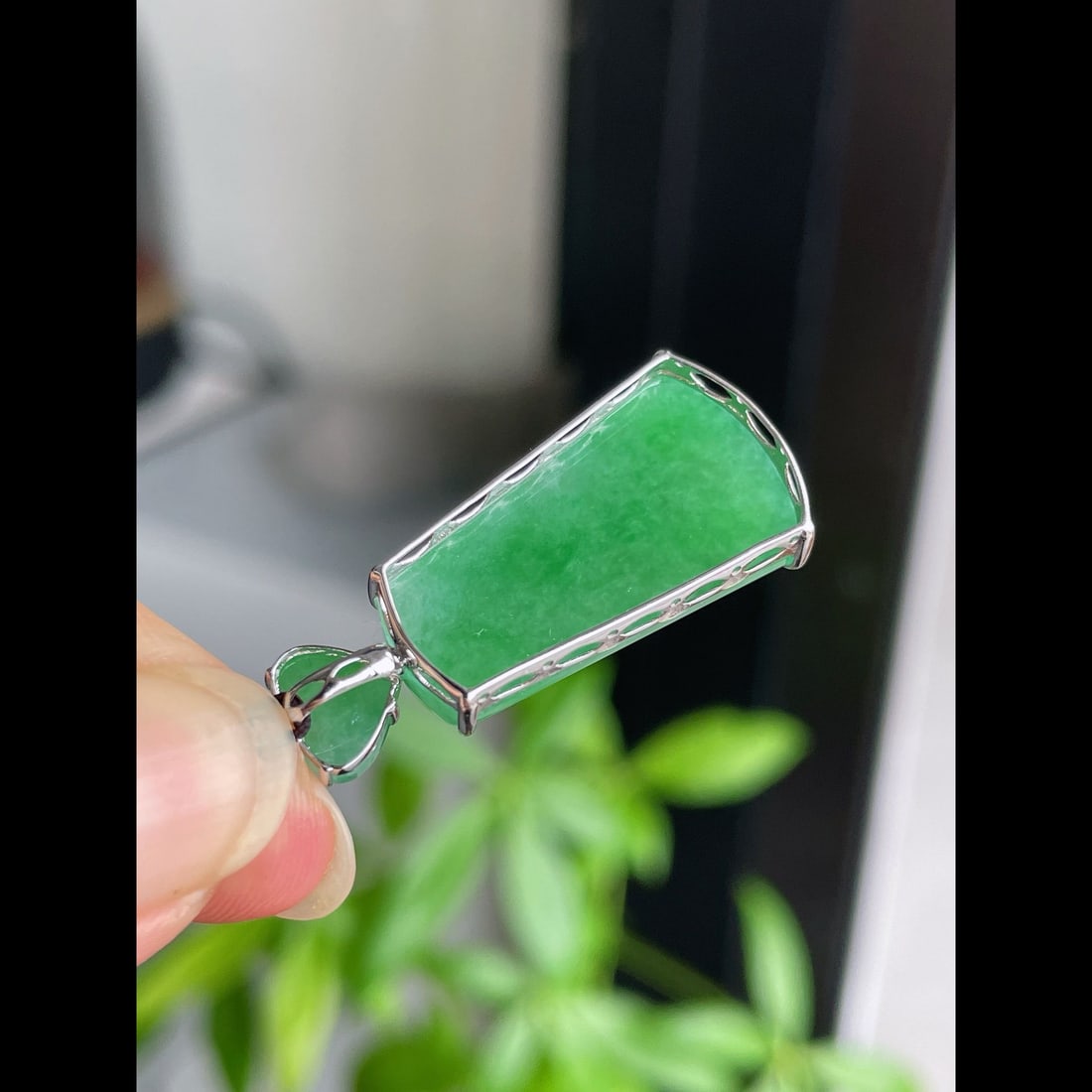 An Exquisite Jadeite Pendant - 5