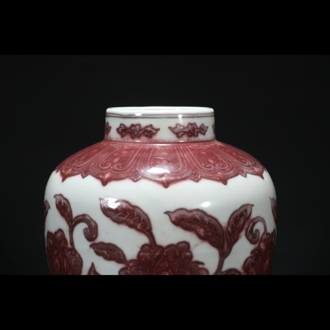 An Exquisite Underglaze-Red Flower Pattern Jar - 2