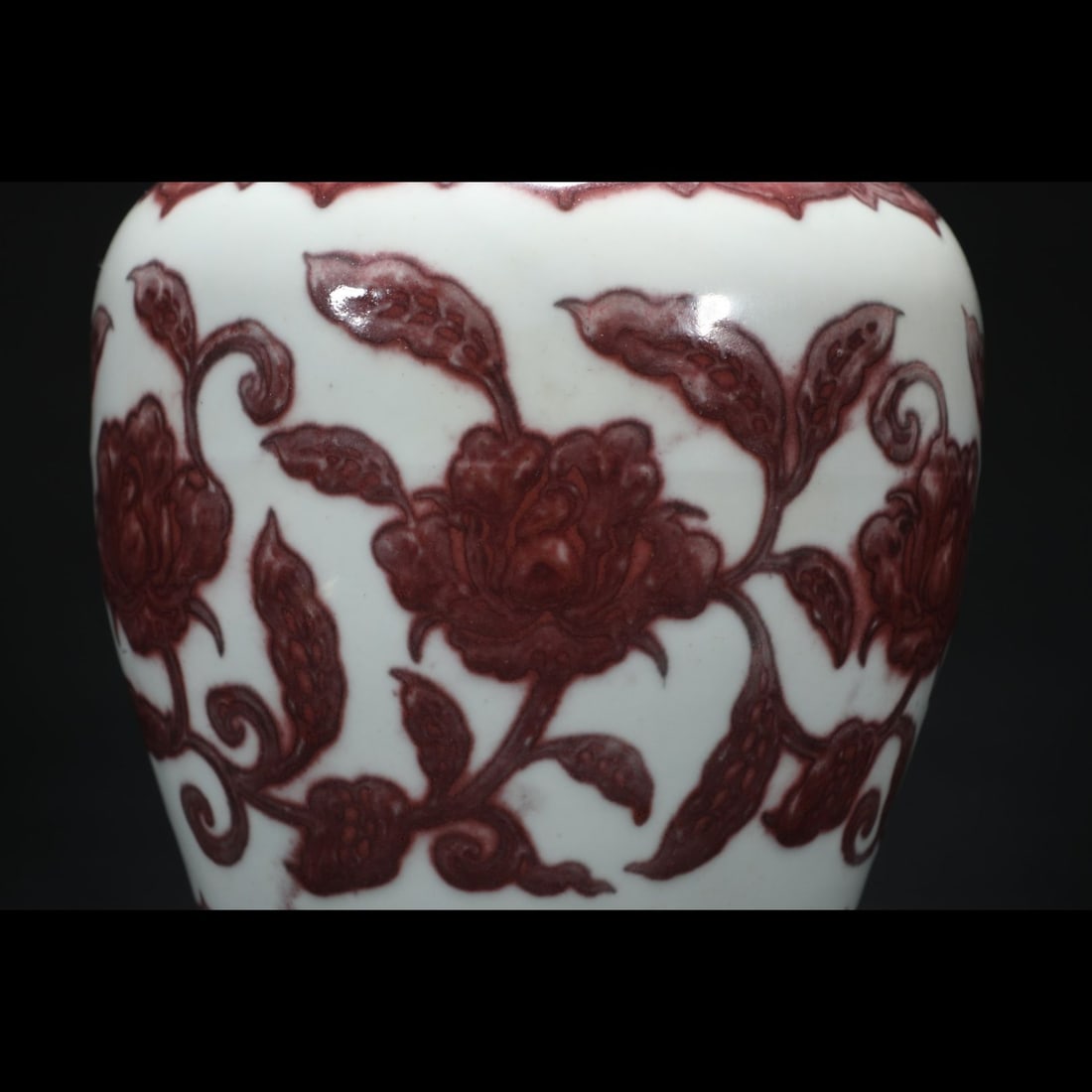 An Exquisite Underglaze-Red Flower Pattern Jar - 3