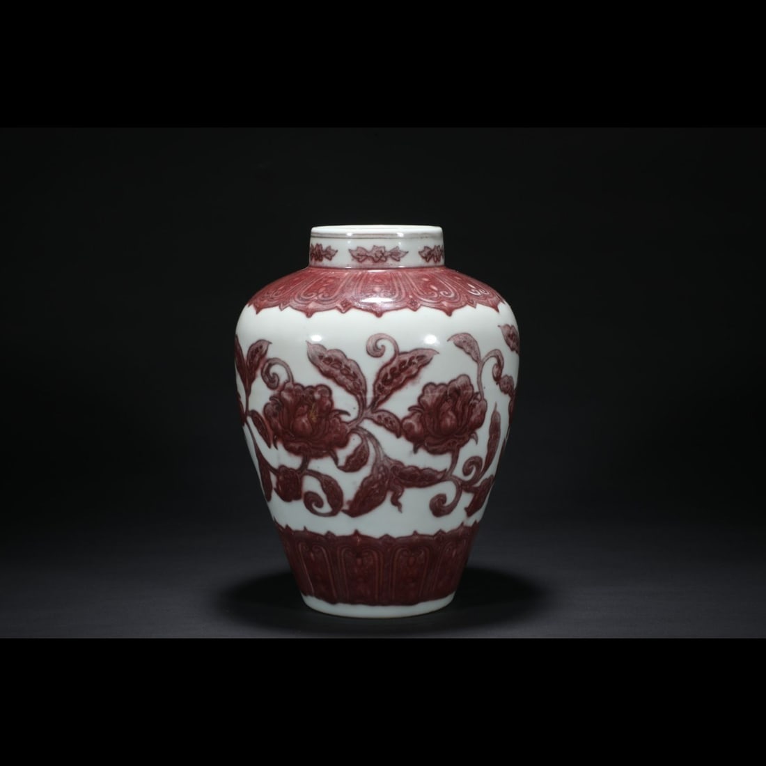 An Exquisite Underglaze-Red Flower Pattern Jar - 5