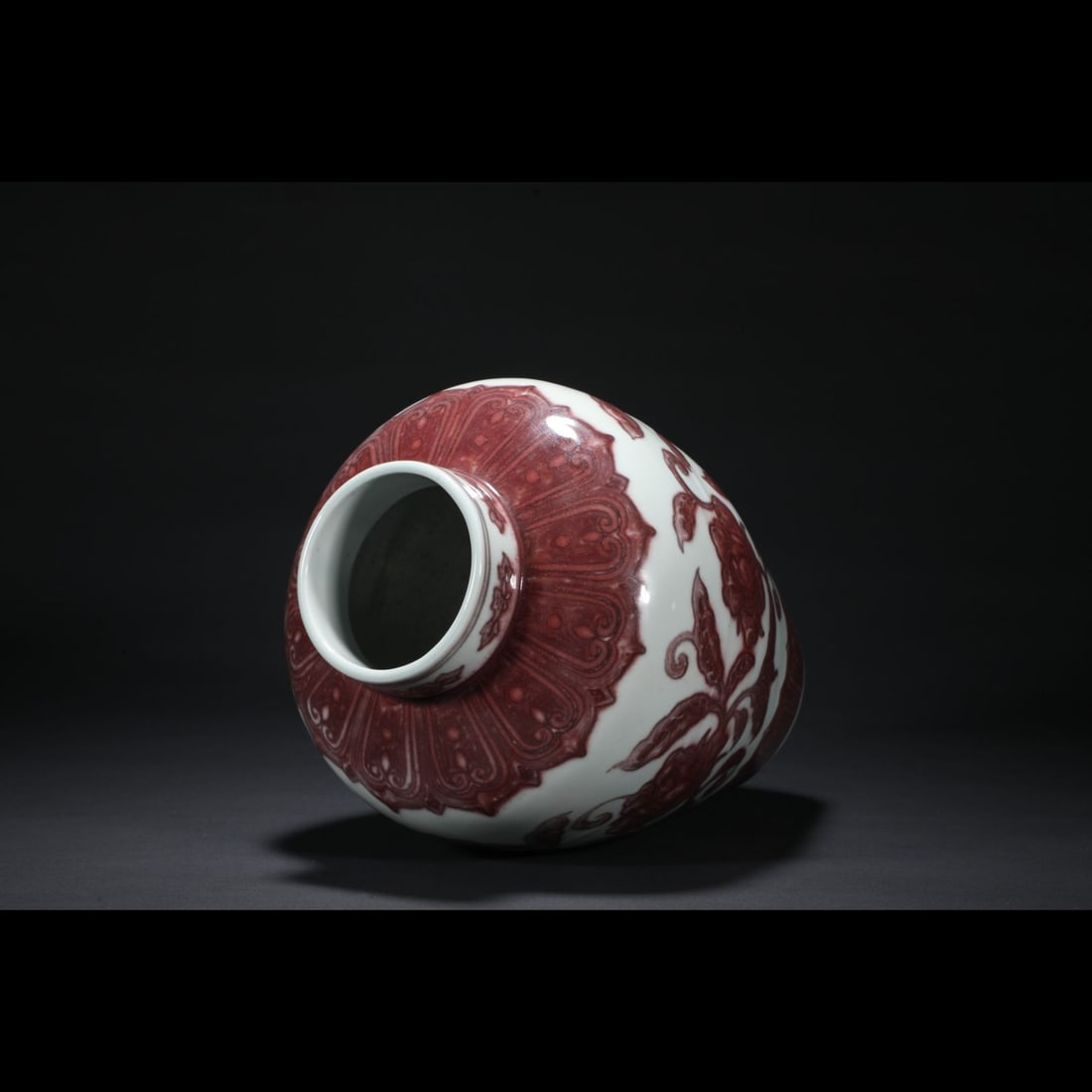 An Exquisite Underglaze-Red Flower Pattern Jar - 8