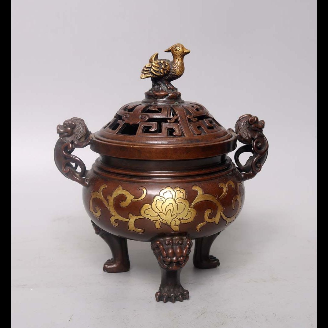An Exquisite Gilt Bronze Beast-Ears Tripod Censer: An Exquisite Gilt Bronze Beast-Ears Tripod Censer,Ming Dynasty, China,Xuande Four-character Mark,Size:8.3inx4.9in,Weight:2850g 铜鎏金兽耳三足炉,中