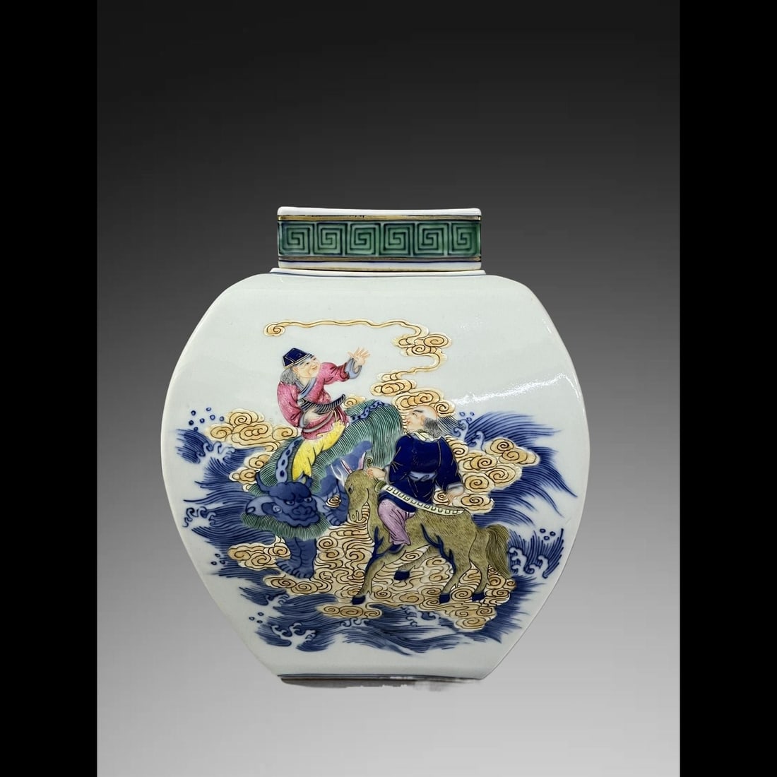 An Exquisite Famille-Rose Figures Pattern Vase: An Exquisite Famille-Rose Figures Pattern Vase,Qing Dynasty, China,Qianlong Six-character Mark,Size:8.5in 粉彩人物纹瓶,中国清代,乾&