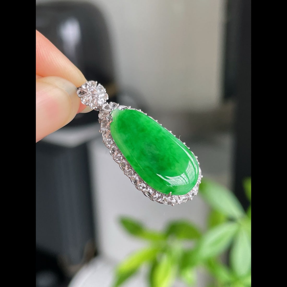 An Exquisite Jadeite Melon Pendant - 2