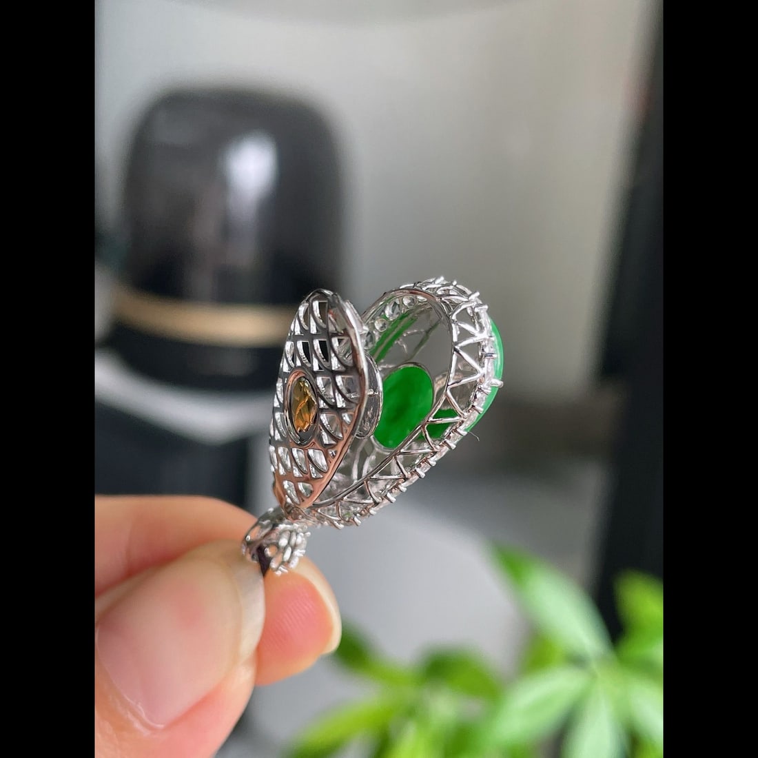An Exquisite Jadeite Melon Pendant - 4