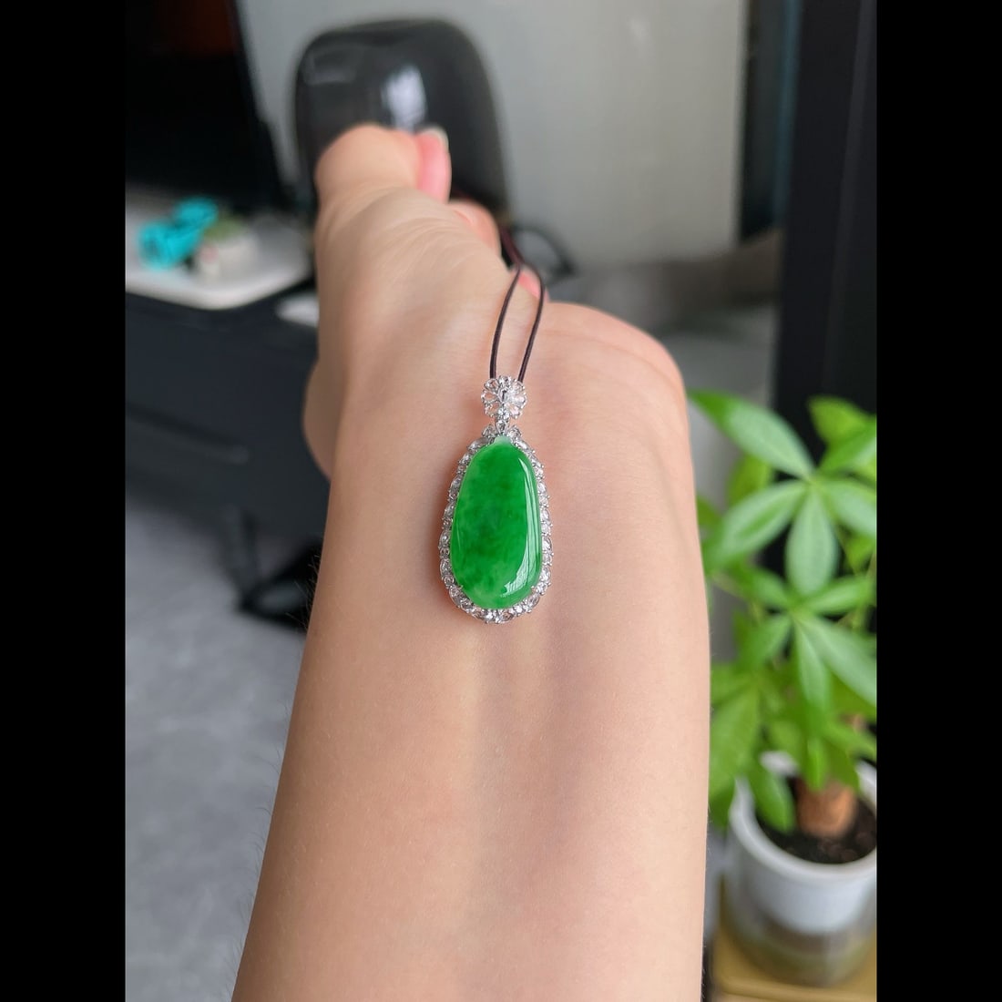 An Exquisite Jadeite Melon Pendant - 5
