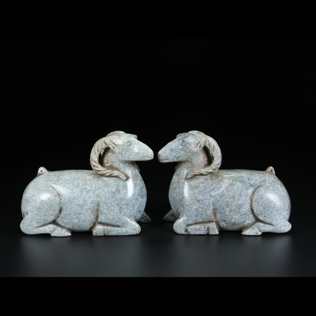 A pair of Exquisite Hotan Jade Sheep: A pair of Exquisite Hotan Jade Sheep,Qing Dynasty, China,Size:4.5inx2.2inx3.7in,Weight:1617g 一对和田玉羊,中国清代