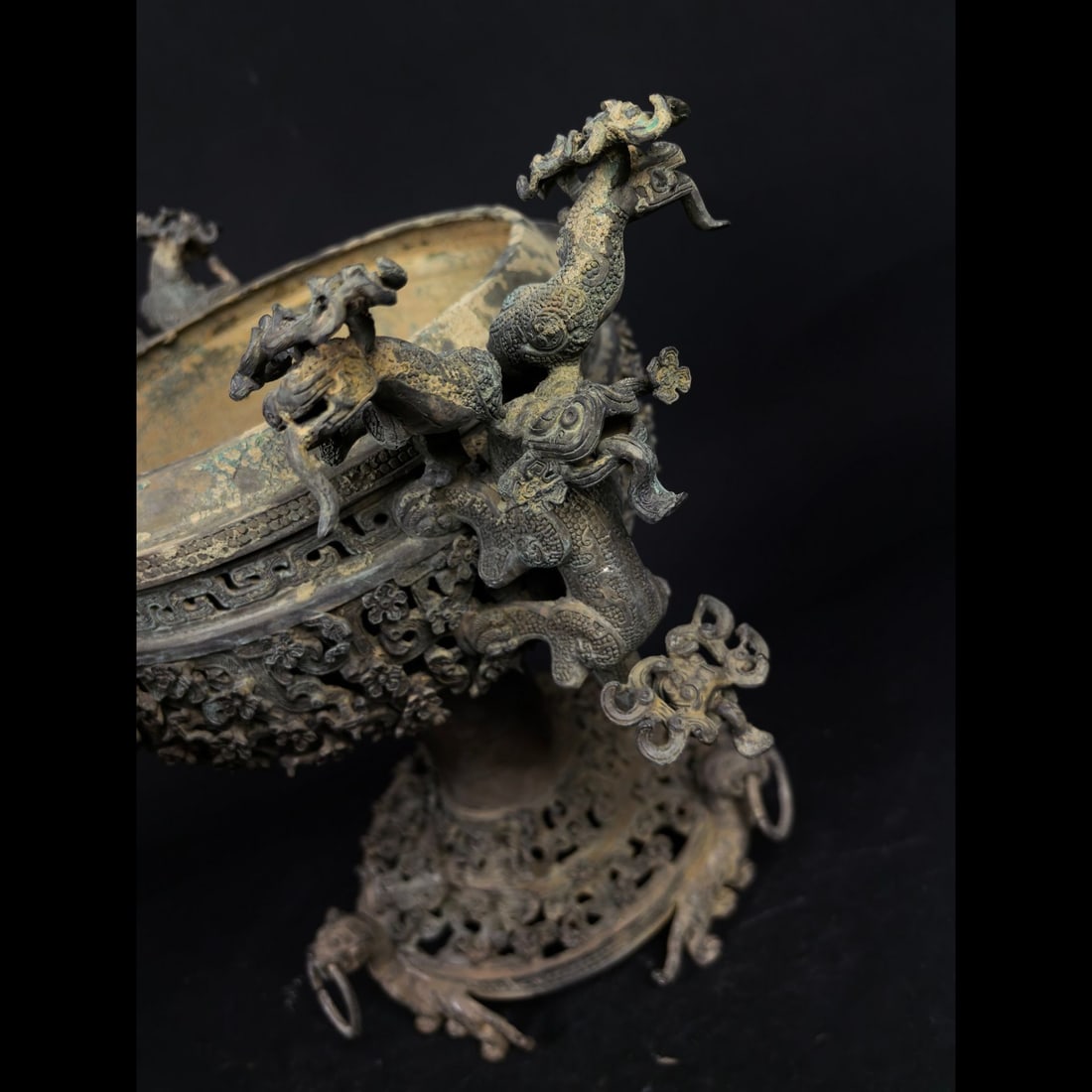 An Exquisite Bronze Dragon Pattern Jar - 5
