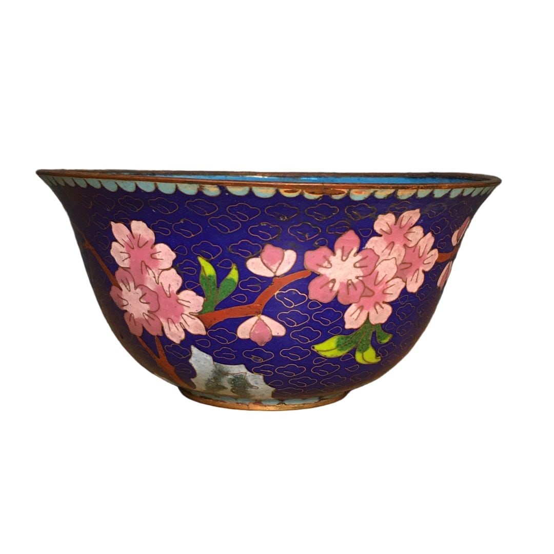 An Exquisite Cloisonne Flower Pattern Bowl: An Exquisite Cloisonne Flower Pattern Bowl,Qing Dynasty, China,Size:3inx6.1in,Weight:355g 景泰蓝花卉纹碗,中国清代