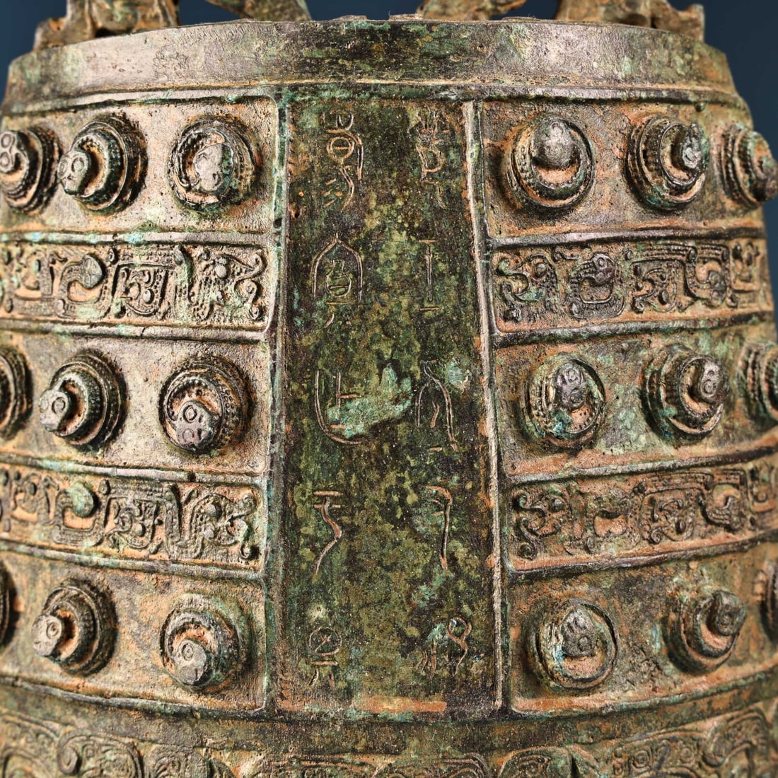 An Exquisite Bronze Chime - 6