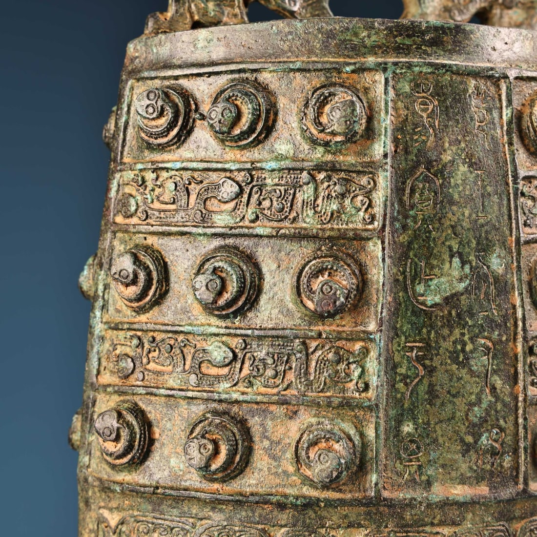 An Exquisite Bronze Chime - 8