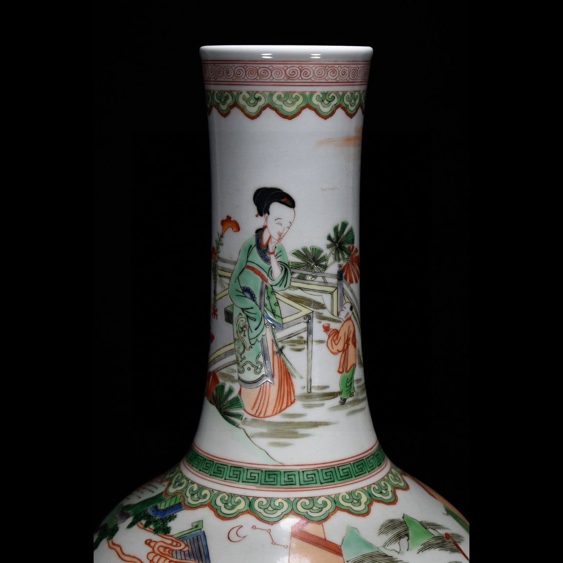 An Exquisite Wucai Figures Pattern Vase - 5