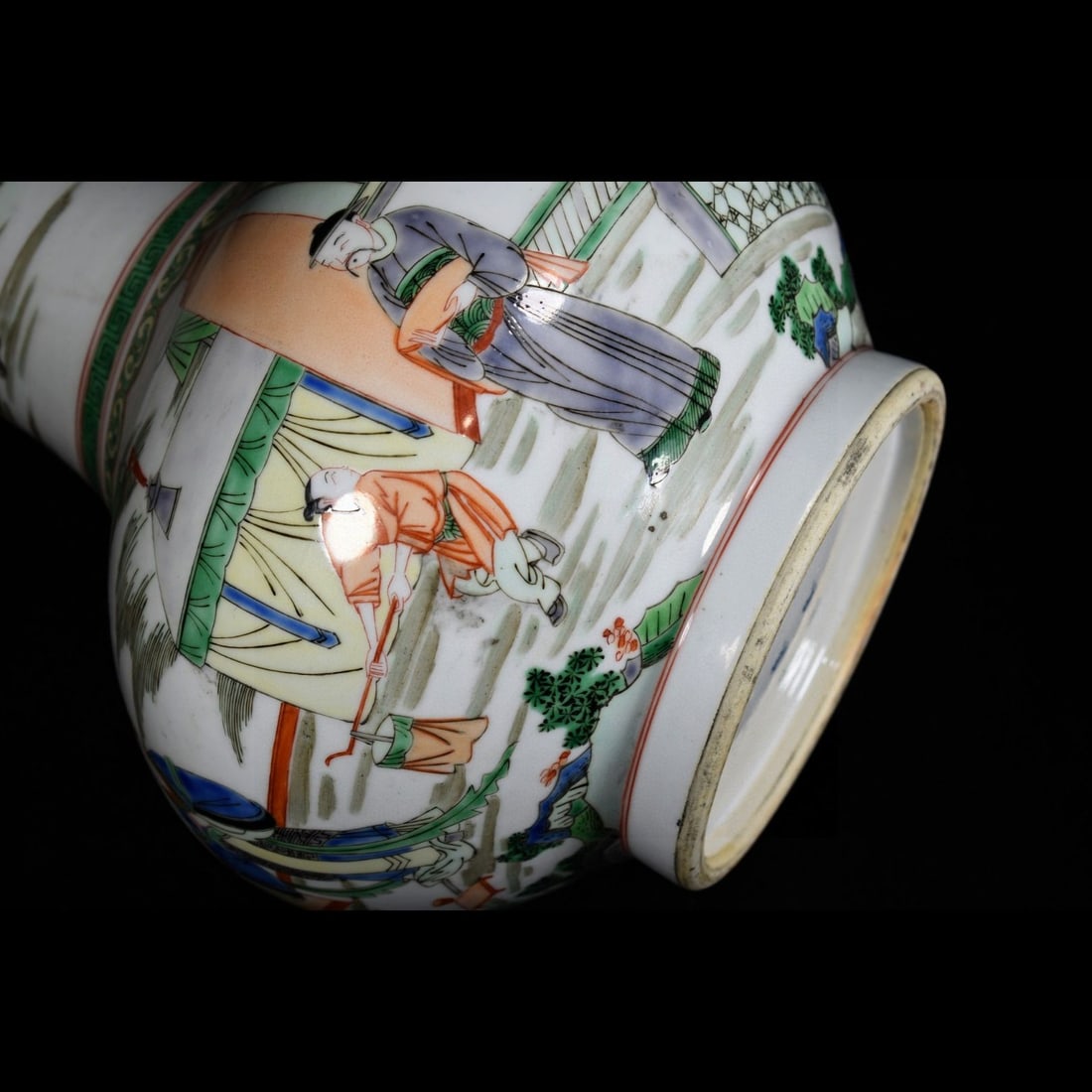 An Exquisite Wucai Figures Pattern Vase - 8