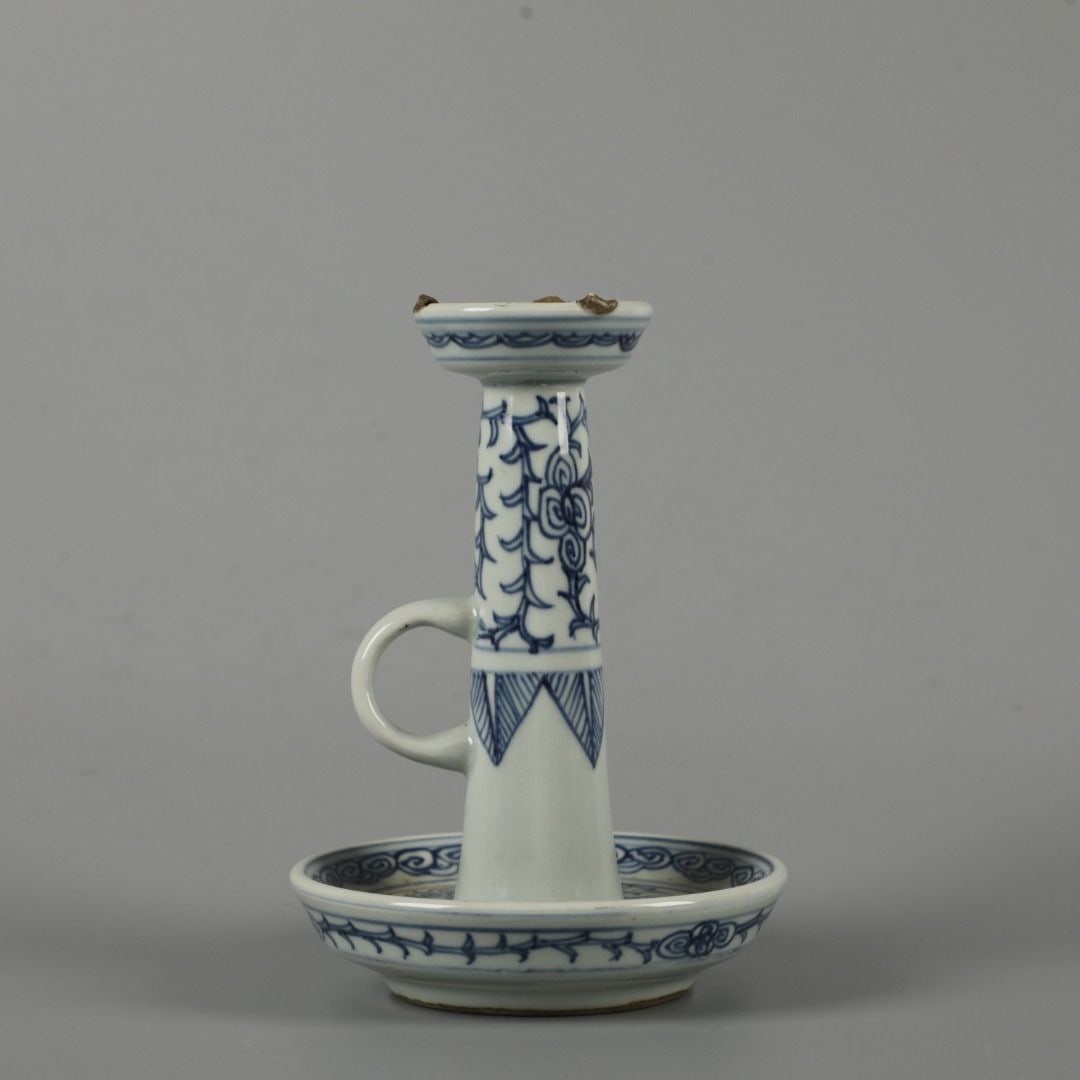 An Exquisite Blue and White Flower Pattern Candlestick: An Exquisite Blue and White Flower Pattern Candlestick,Qing Dynasty, China,Size:7.1inx4.9in 青花花卉纹烛台,中国清代