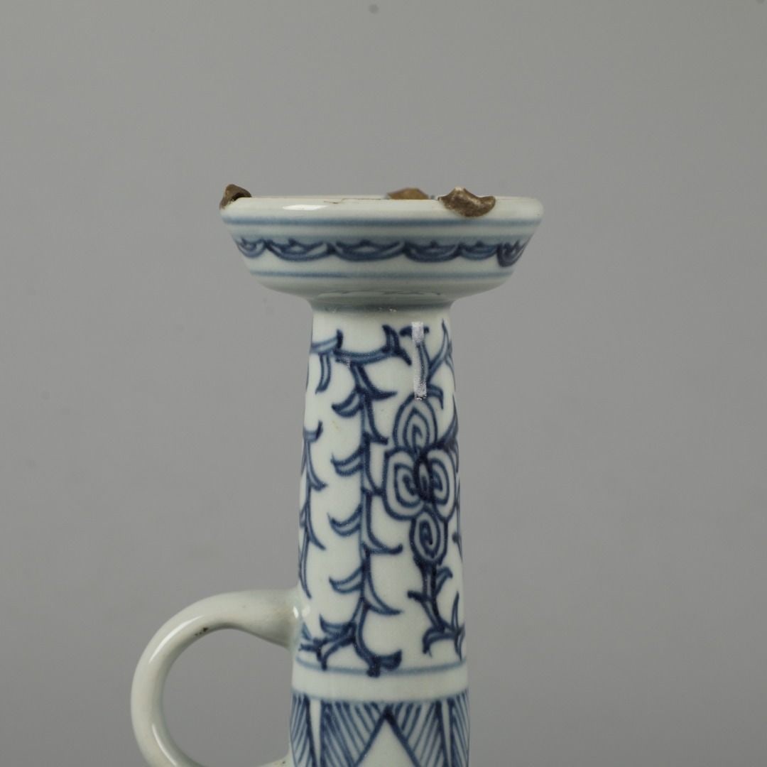 An Exquisite Blue and White Flower Pattern Candlestick - 2