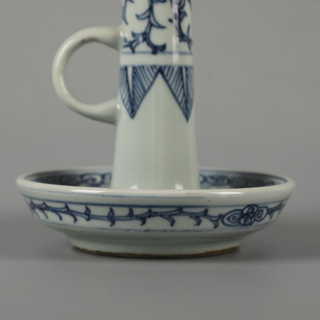 An Exquisite Blue and White Flower Pattern Candlestick - 3