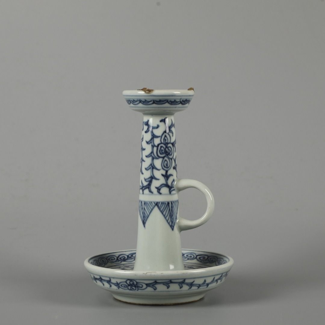 An Exquisite Blue and White Flower Pattern Candlestick - 5