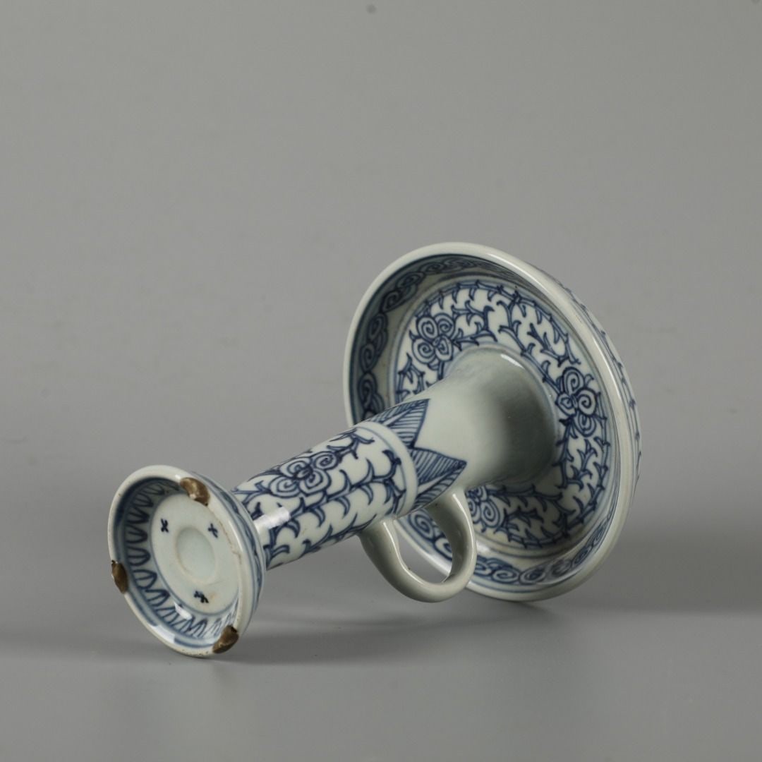 An Exquisite Blue and White Flower Pattern Candlestick - 7