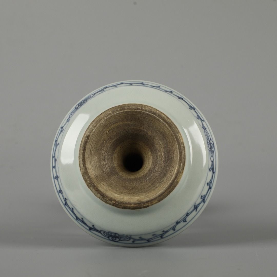 An Exquisite Blue and White Flower Pattern Candlestick - 9